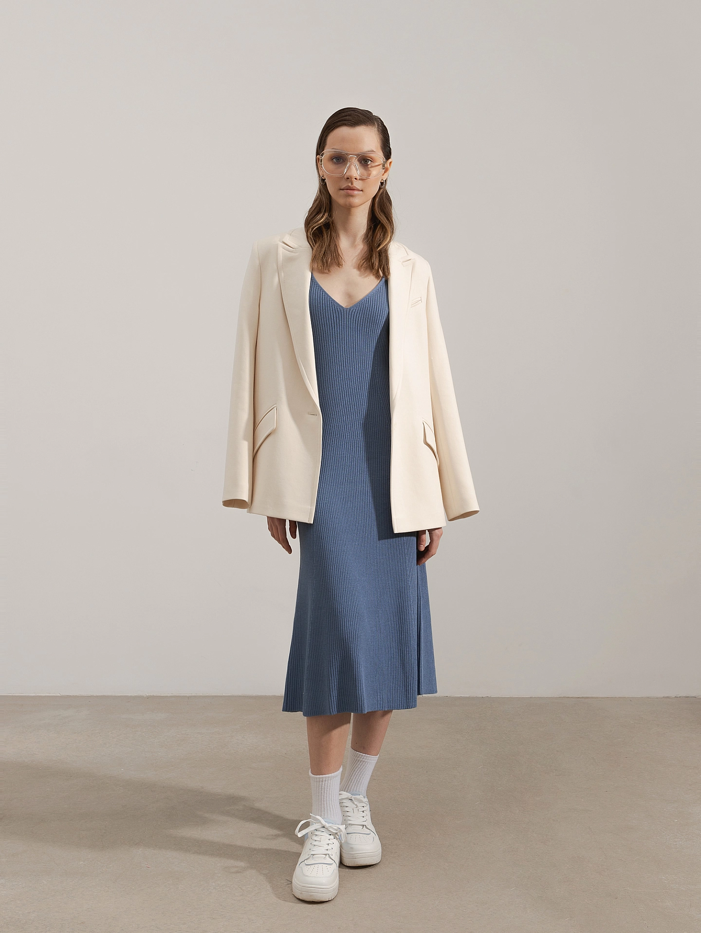 Платье вязаное