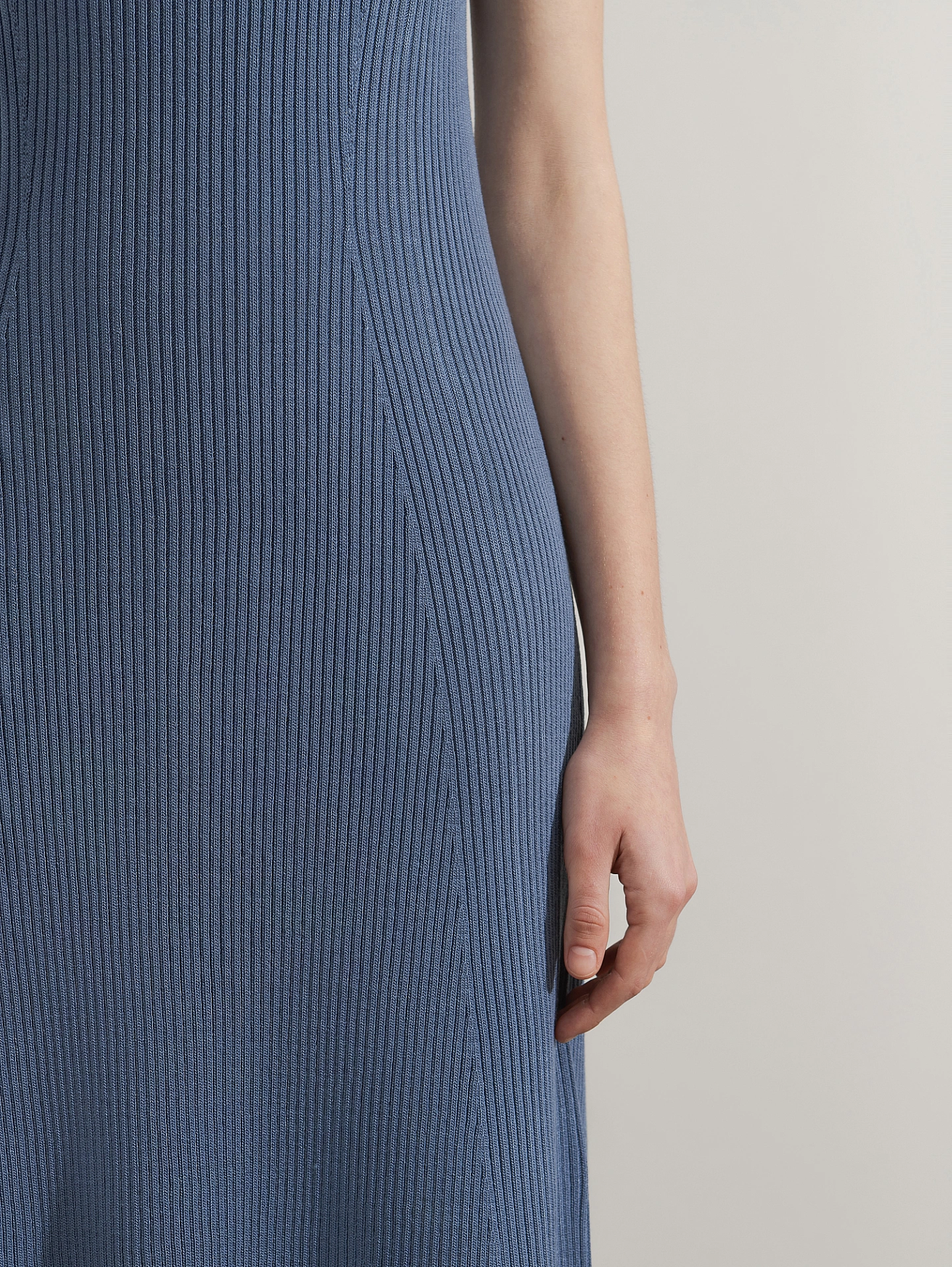 Платье вязаное