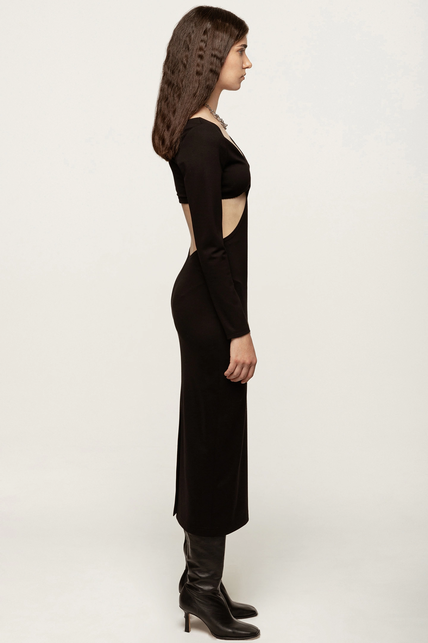 Платье трикотажное с вырезом на талии