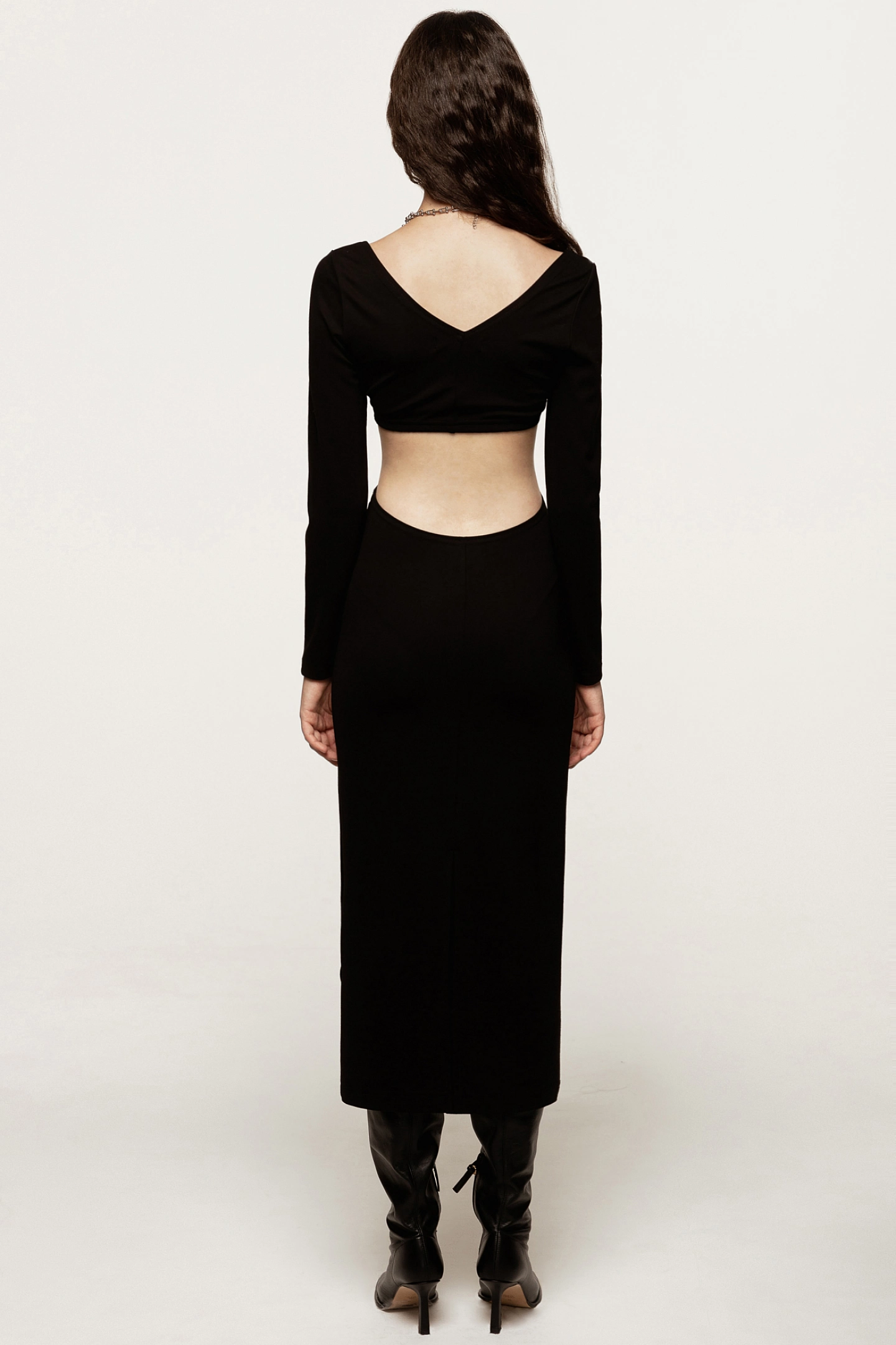 Платье трикотажное с вырезом на талии