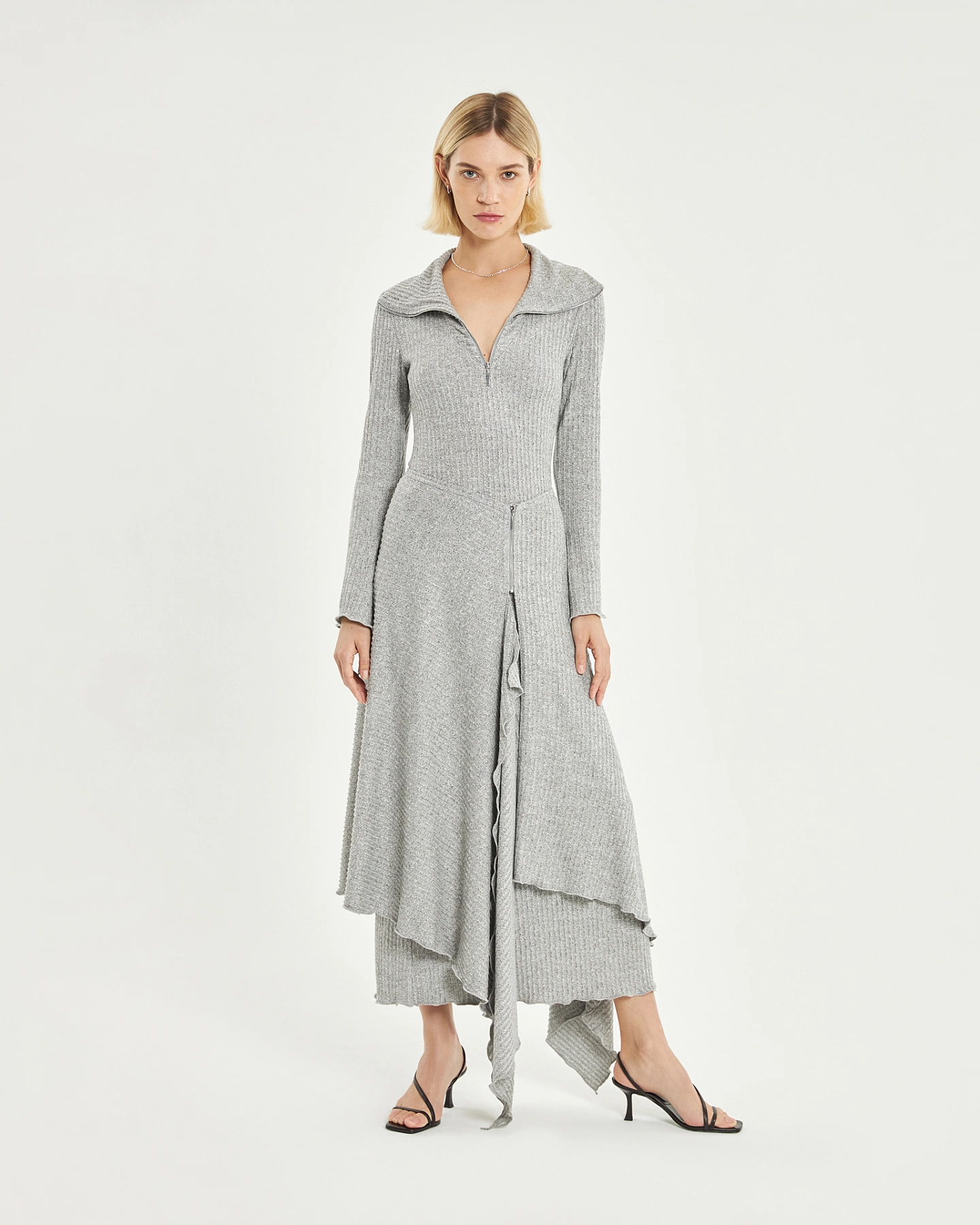 Платье трикотажное со съёмной баской