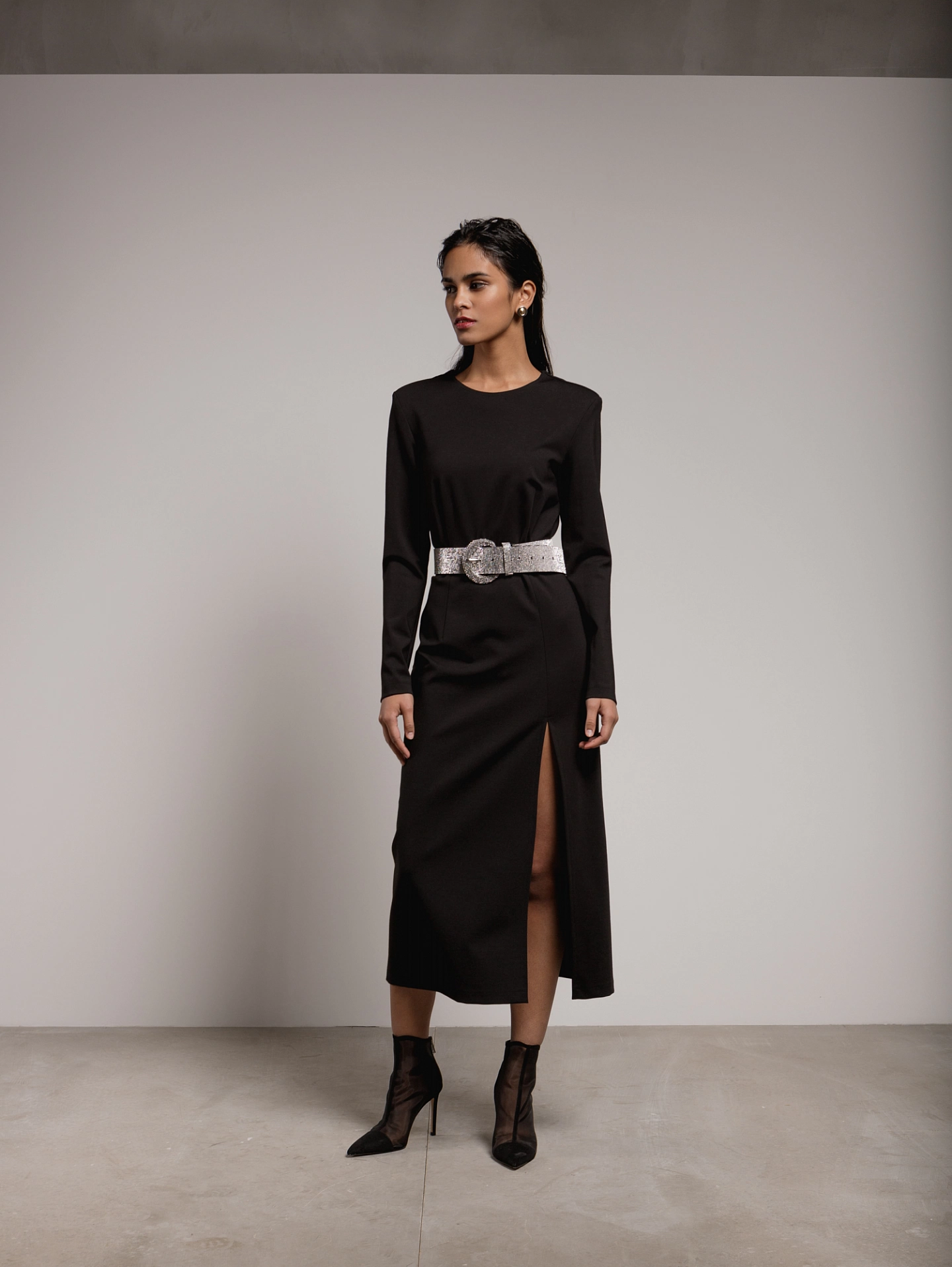 Платье - футляр с разрезом