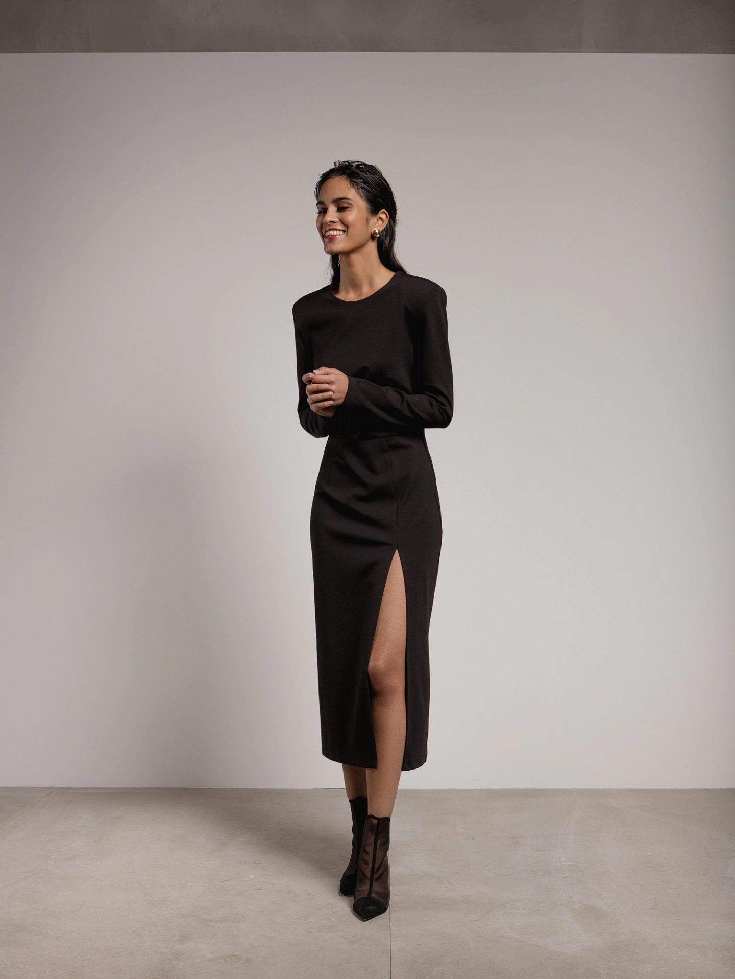 Платье - футляр с разрезом