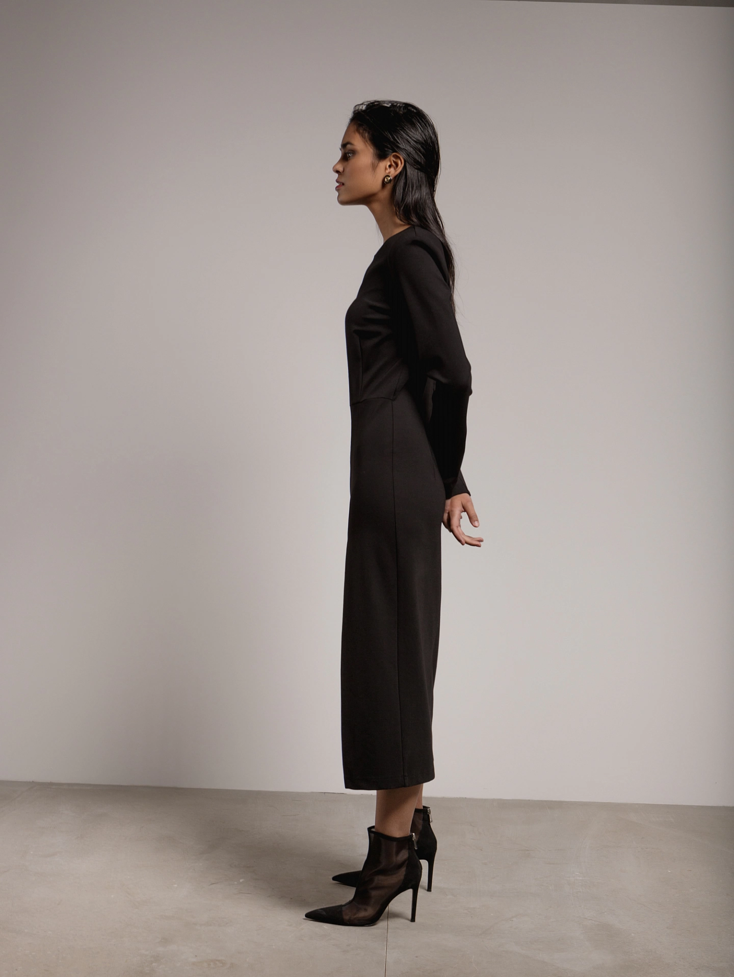 Платье - футляр с разрезом