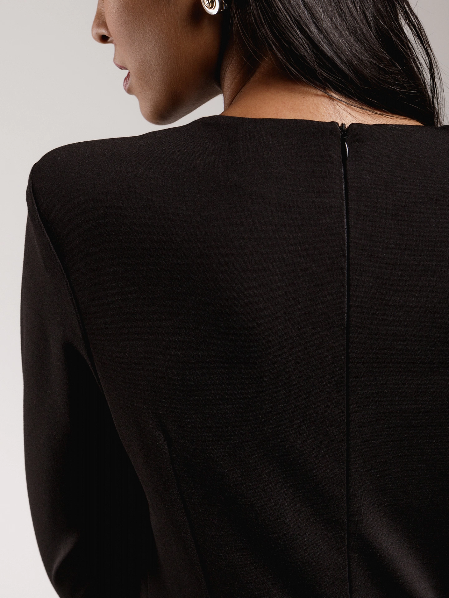 Платье - футляр с разрезом