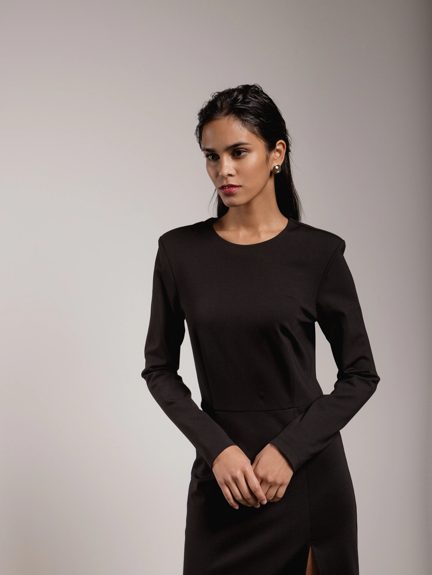 Платье - футляр с разрезом