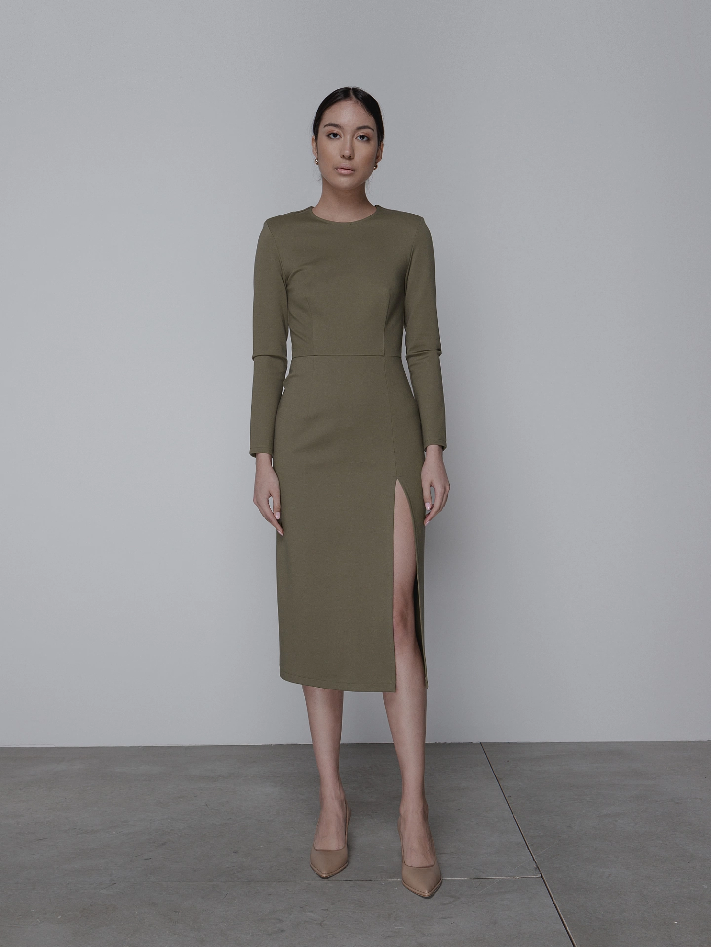 Платье - футляр с разрезом