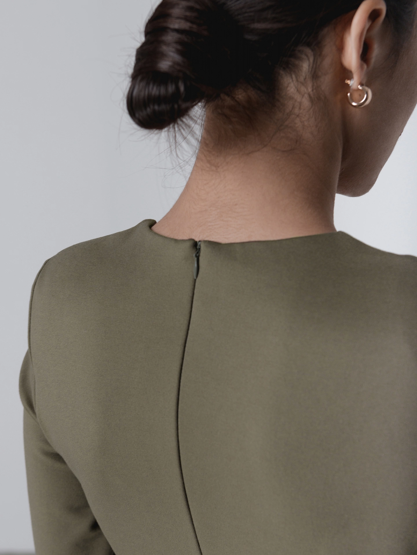 Платье - футляр с разрезом