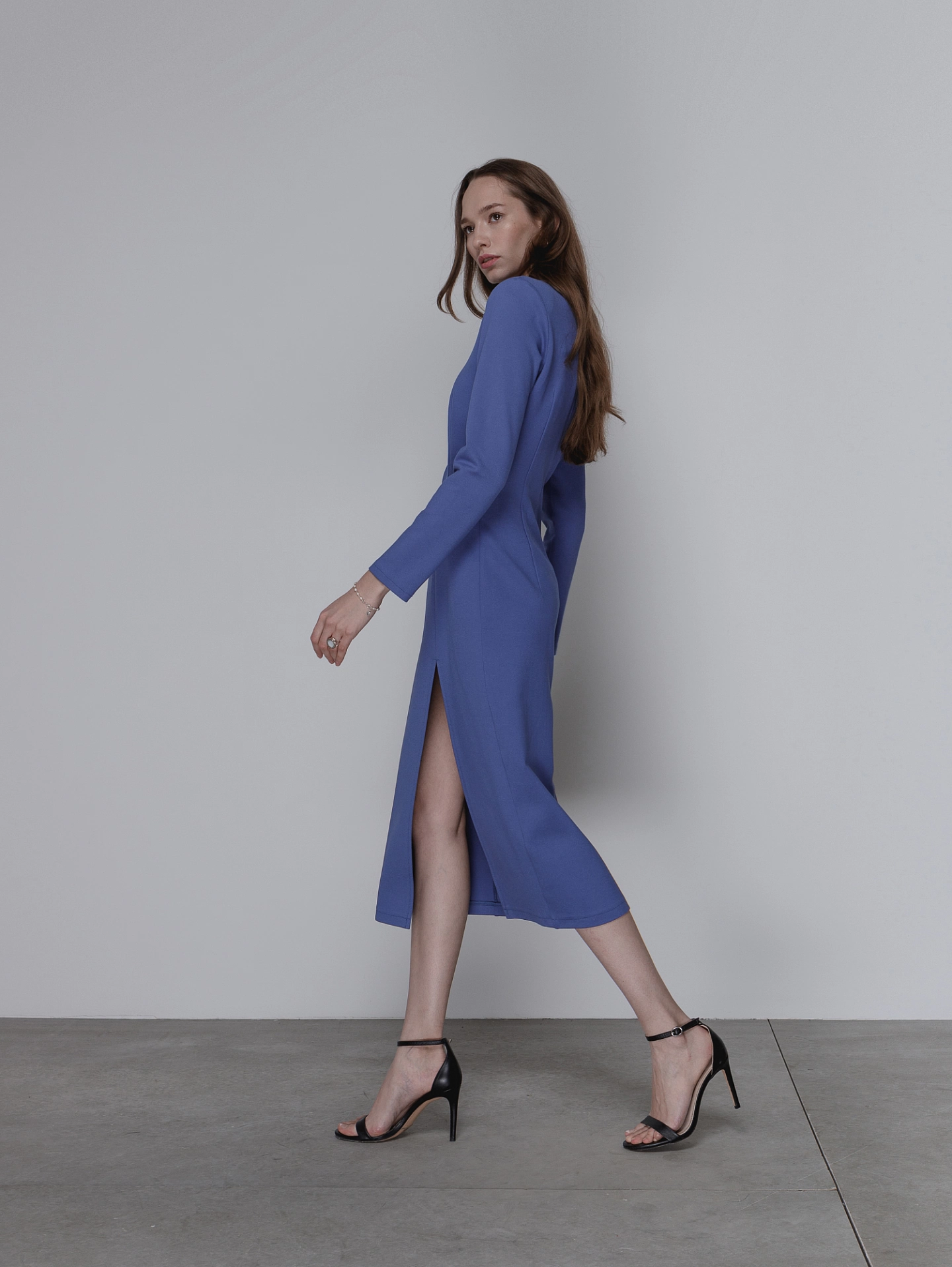 Платье - футляр с разрезом