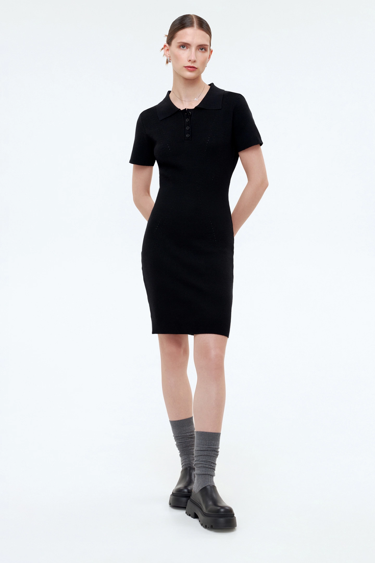 Платье мини вязаное