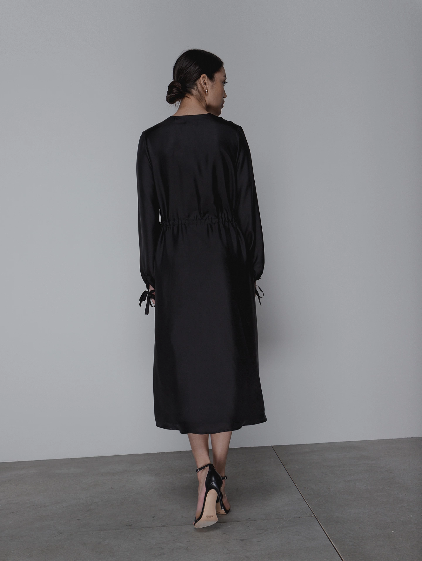 Платье со складкой спереди