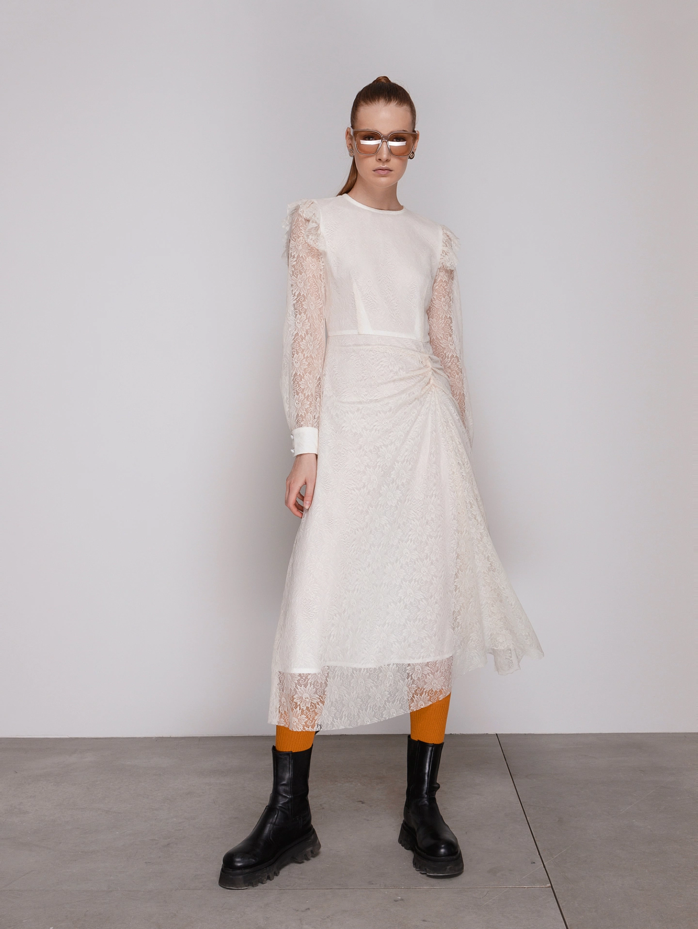 Платье с драпировкой на юбке