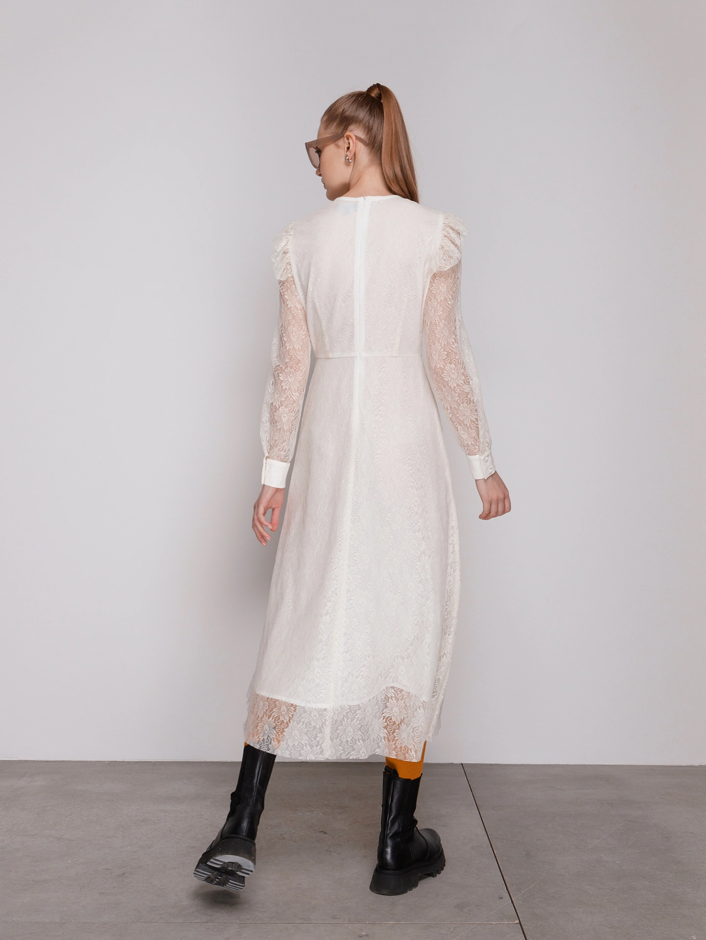 Платье с драпировкой на юбке