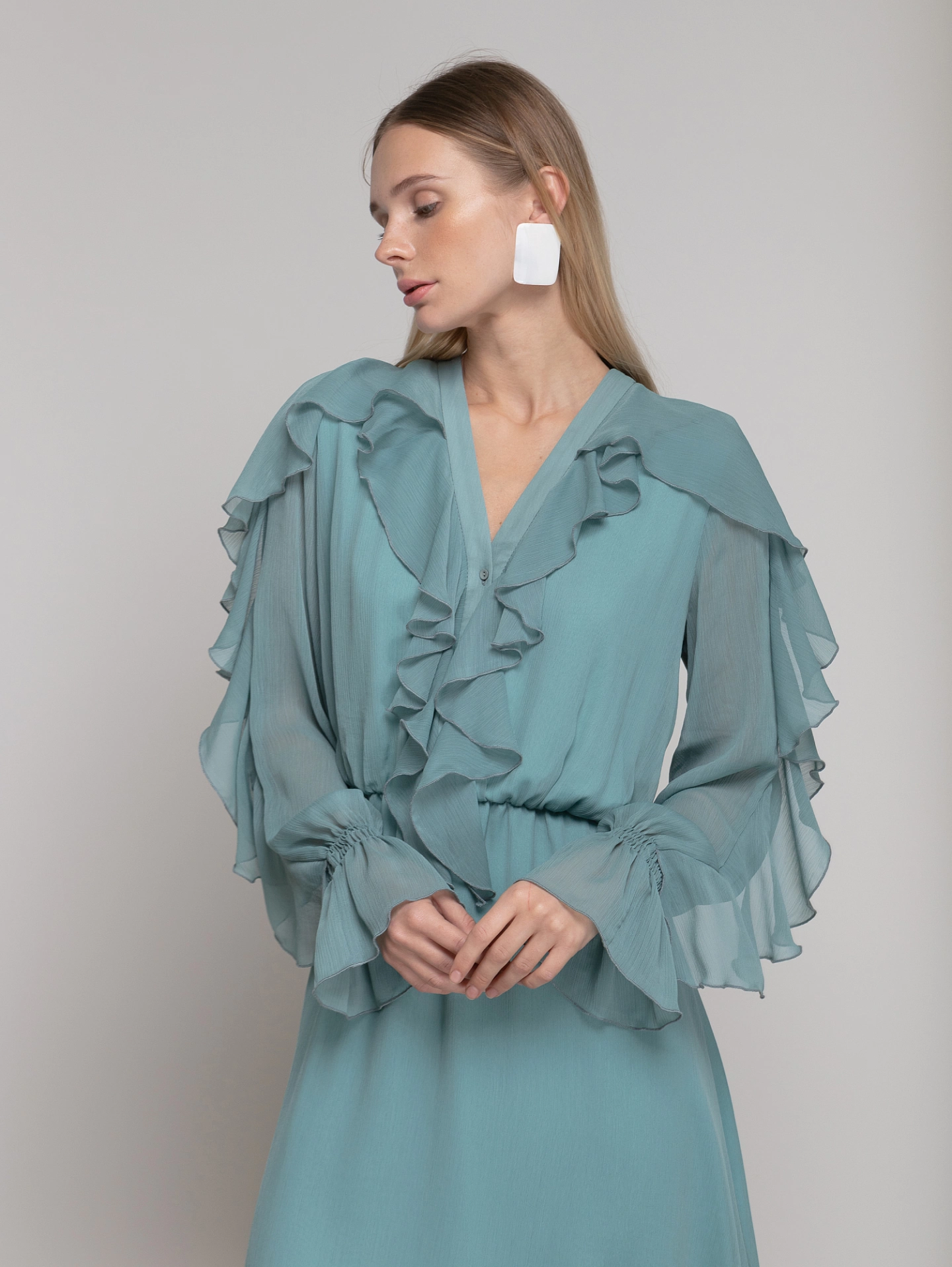 Платье с рюшами