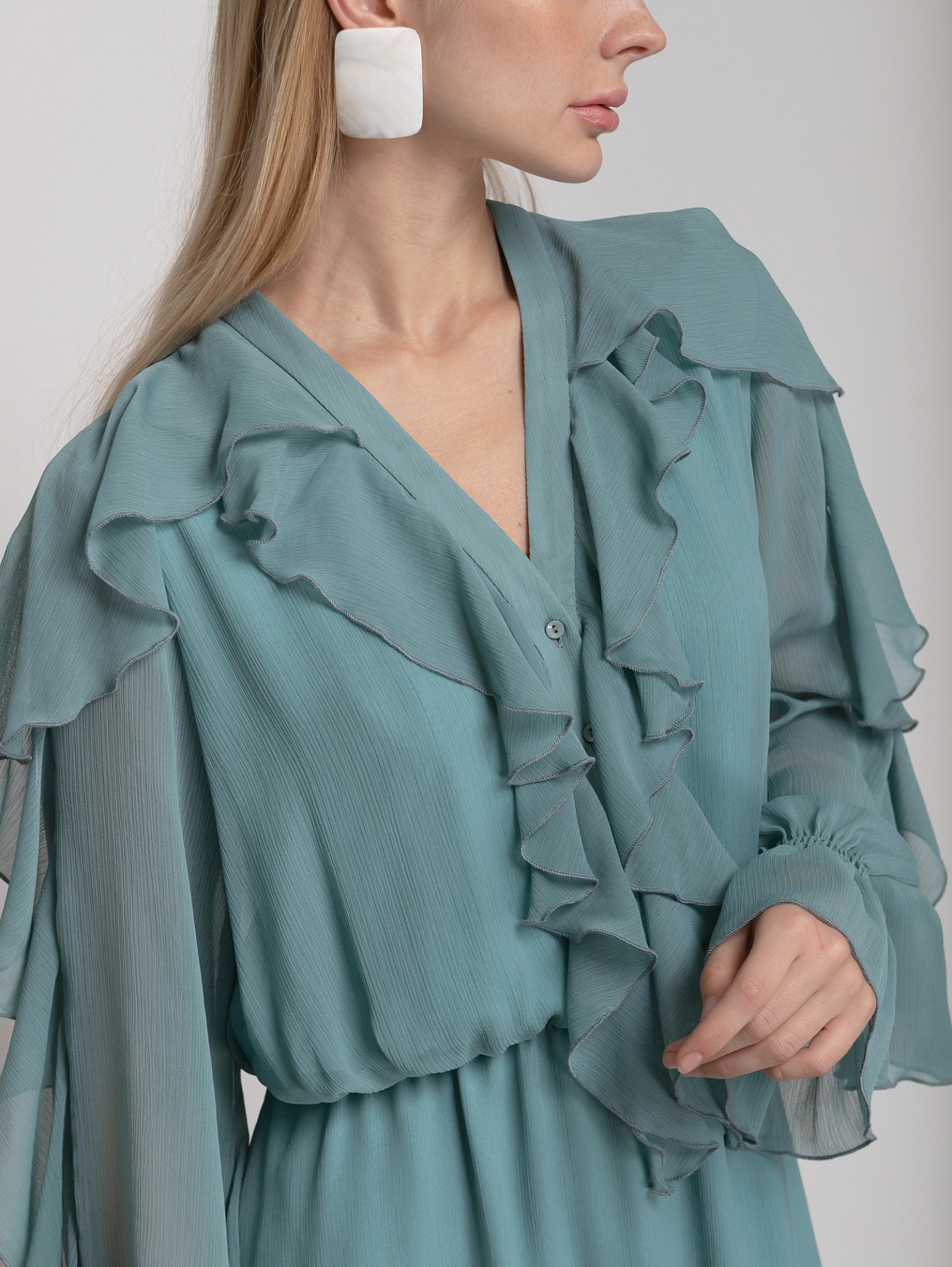 Платье с рюшами