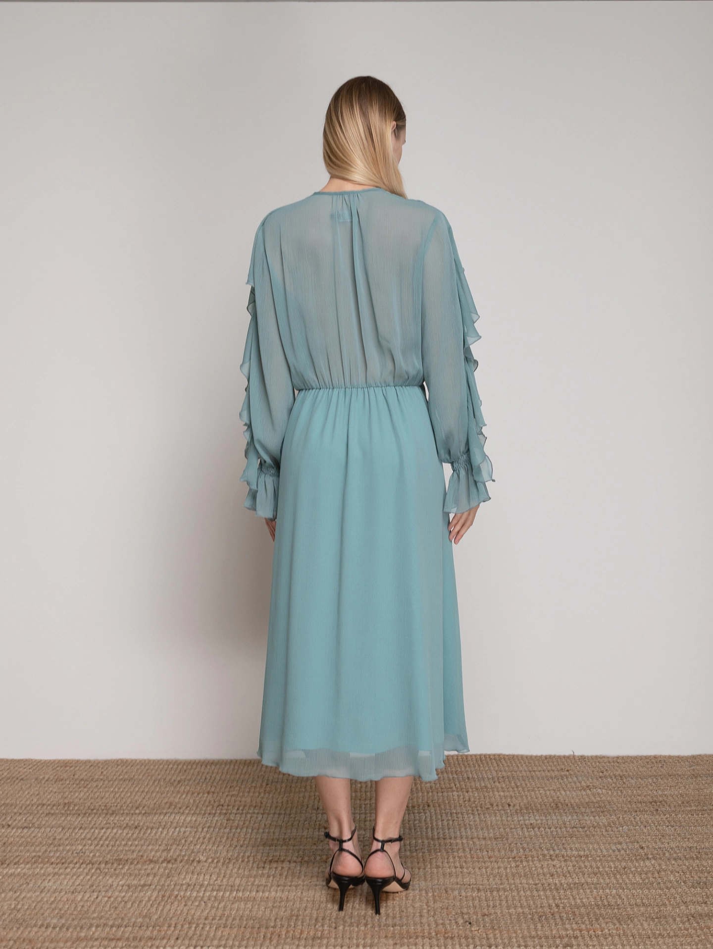 Платье с рюшами