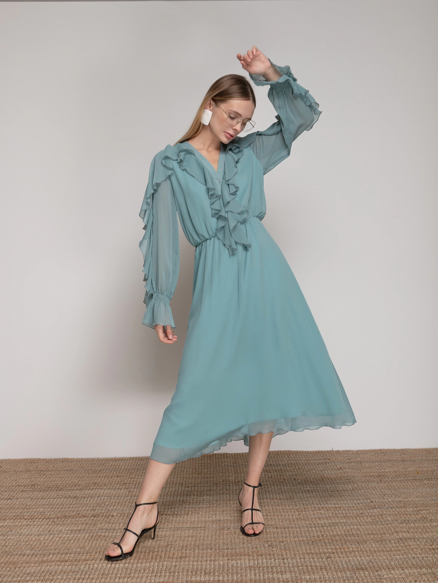 Платье с рюшами