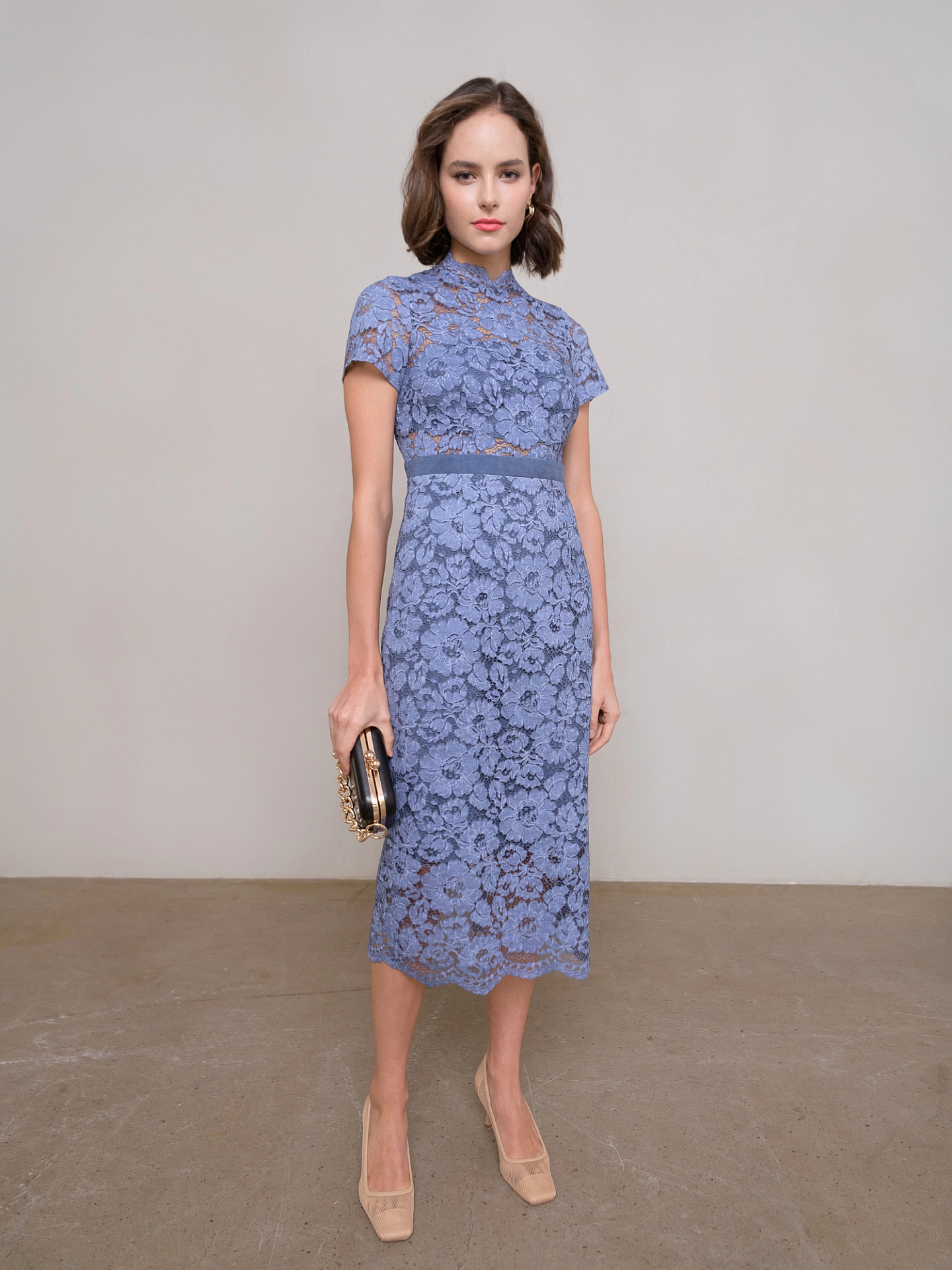 Платье кружевное