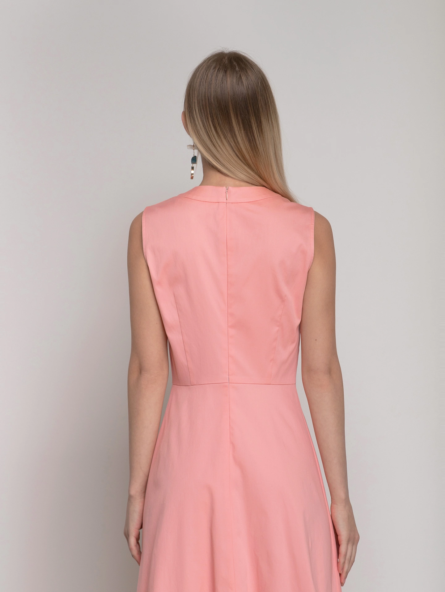 Платье с широкой оборкой