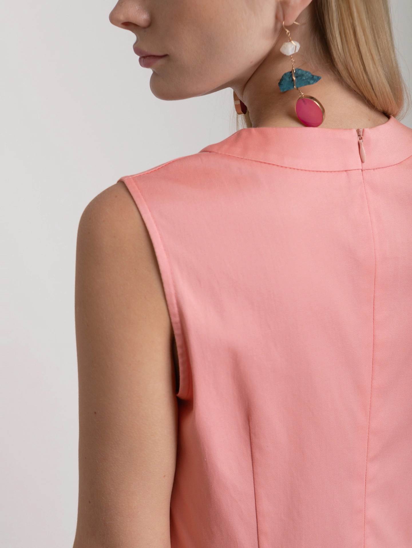 Платье с широкой оборкой