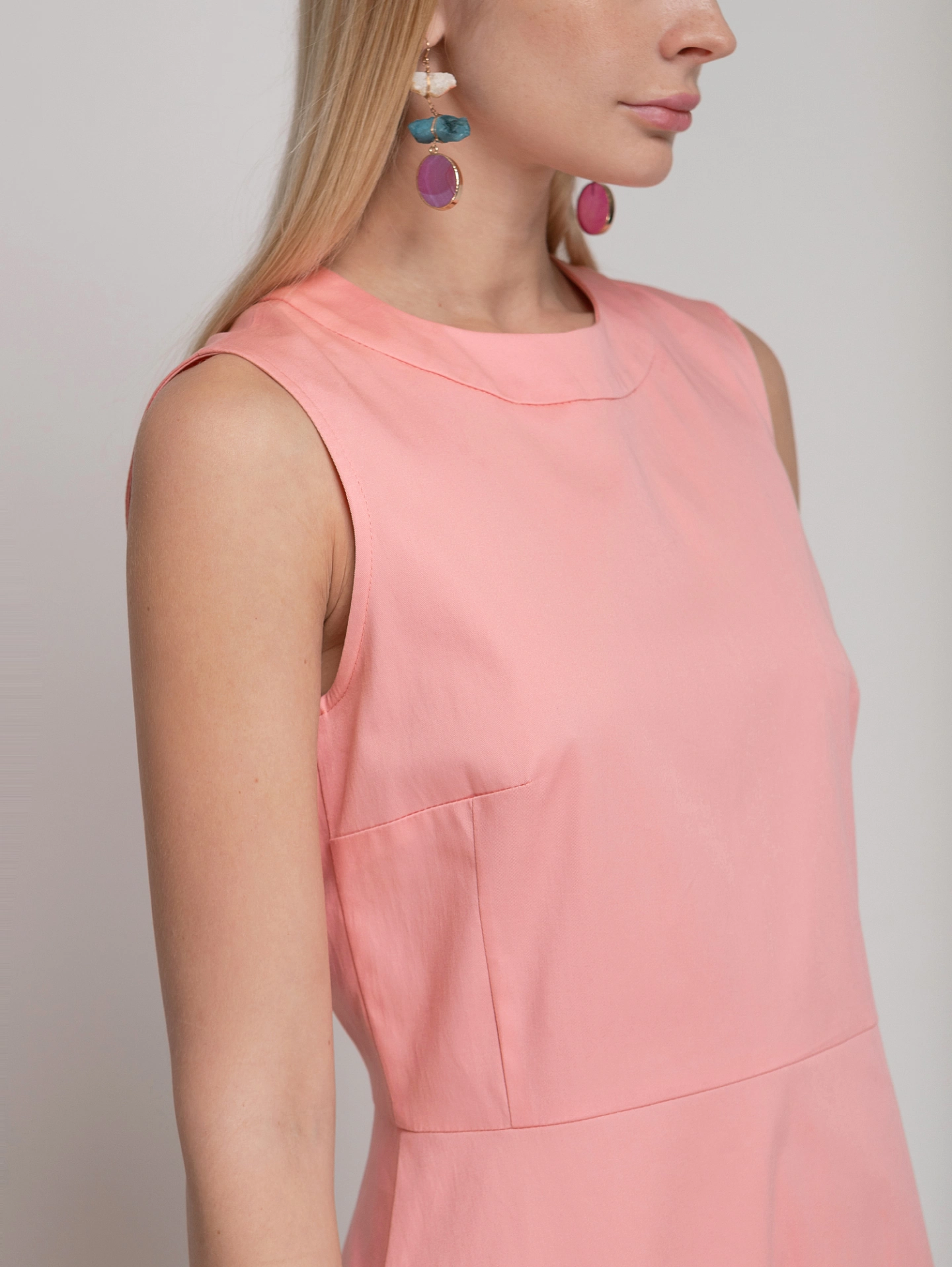 Платье с широкой оборкой