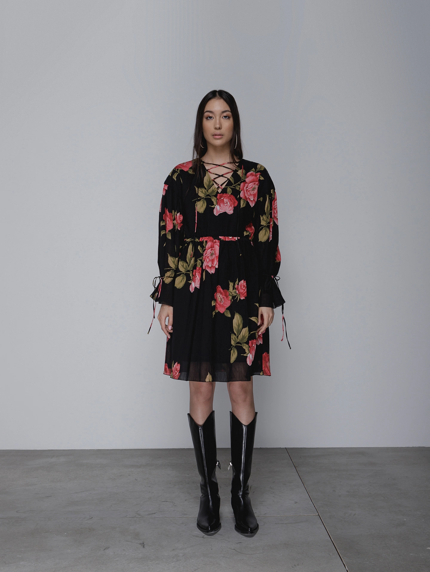 Платье со шнуровкой