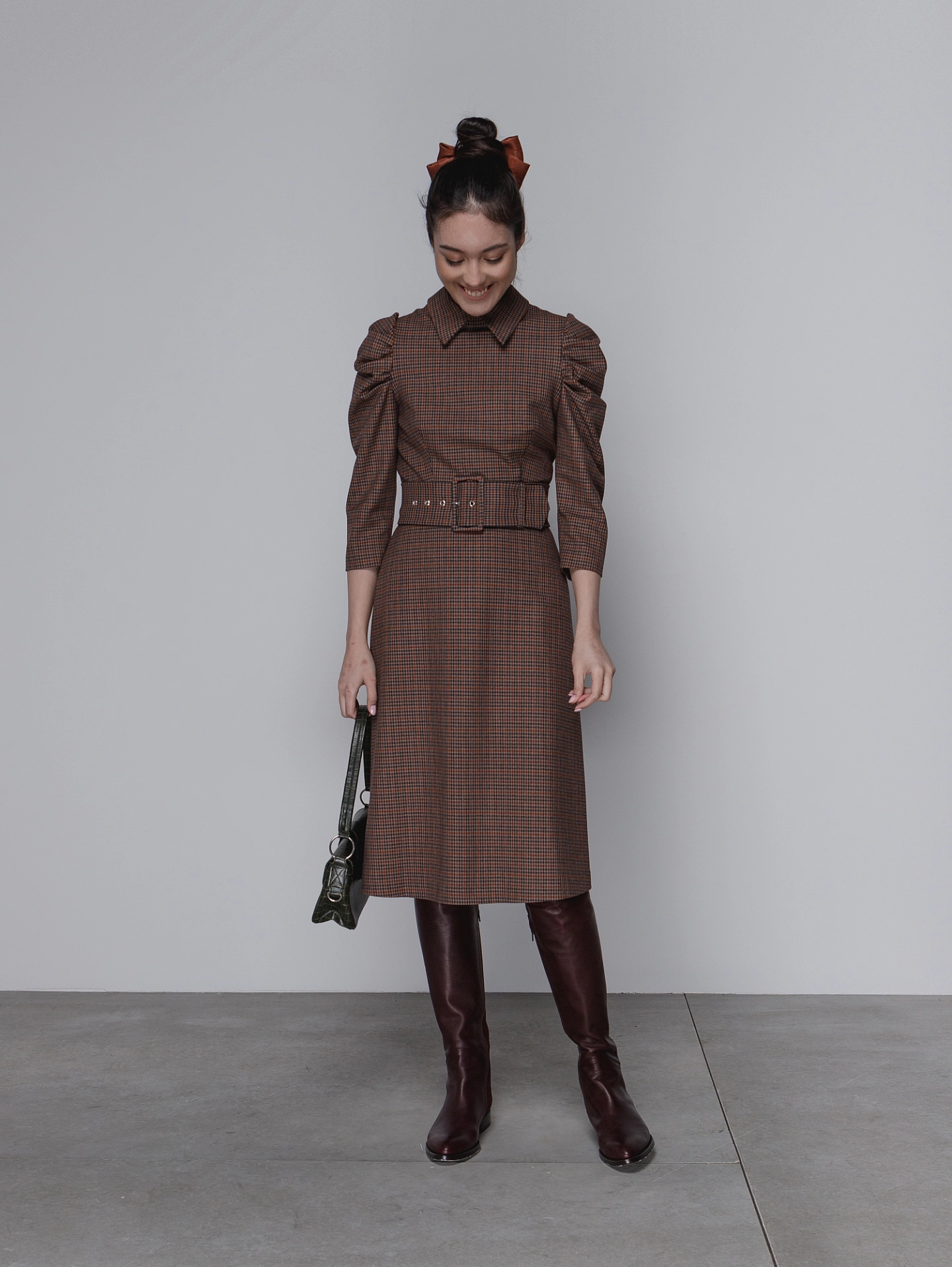 Платье с объемным рукавом