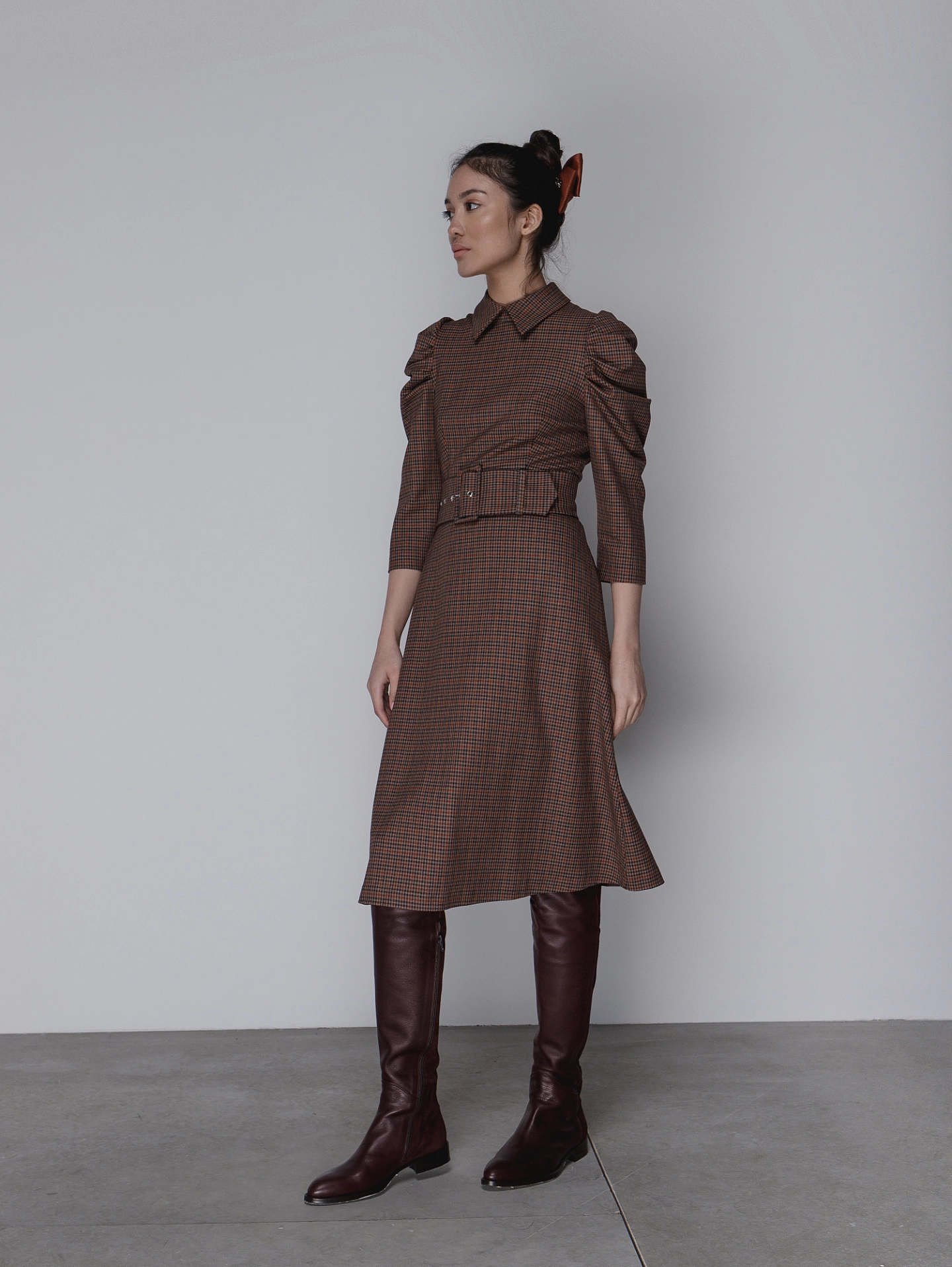 Платье с объемным рукавом