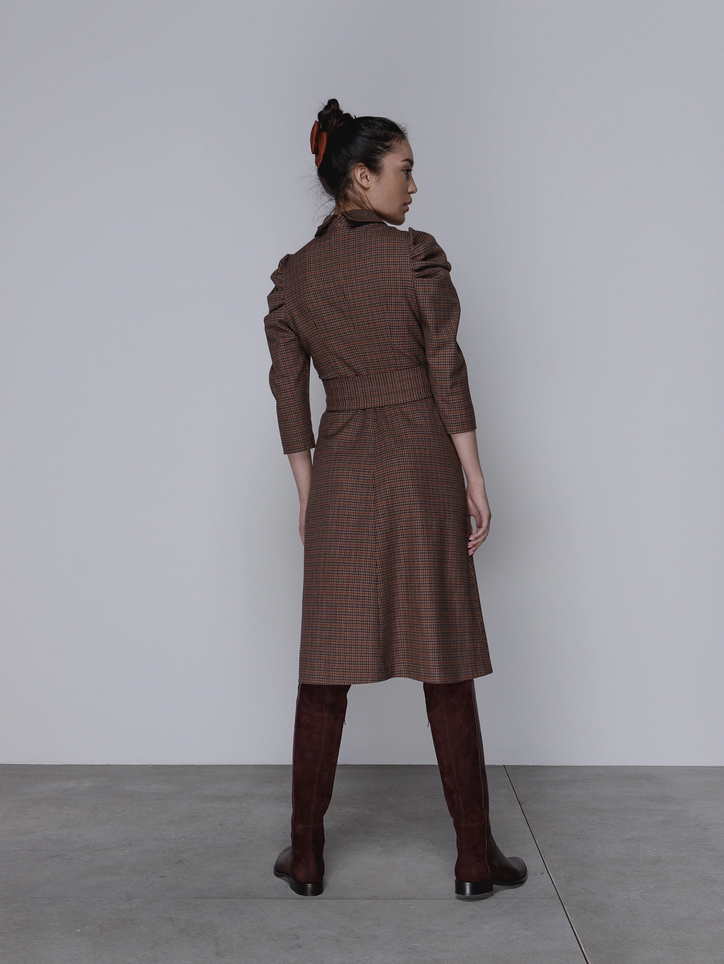 Платье с объемным рукавом