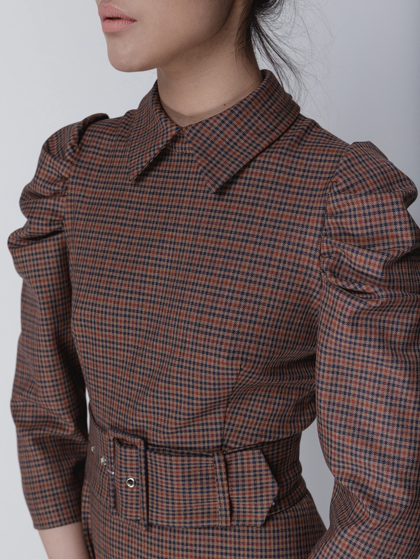 Платье с объемным рукавом