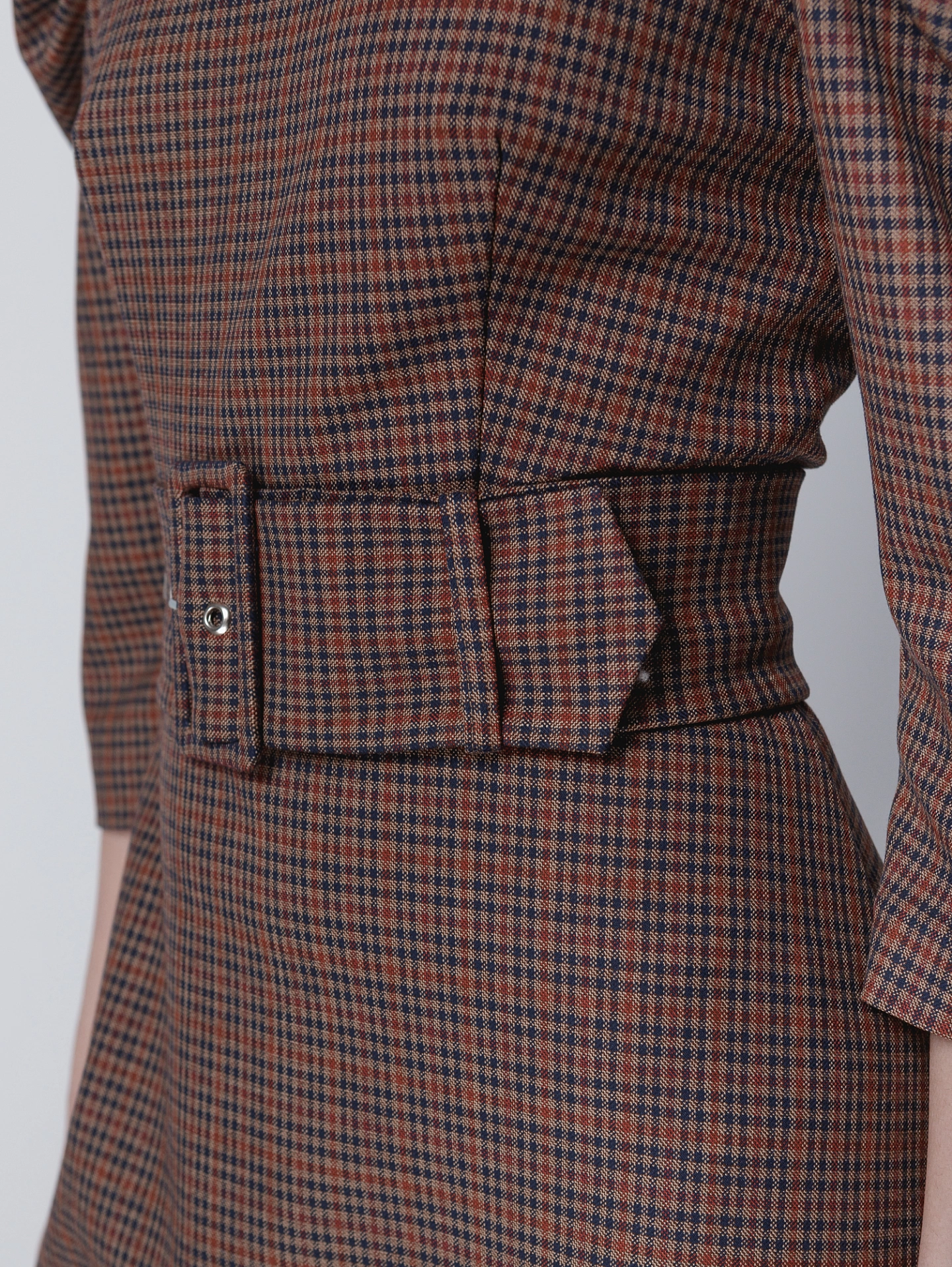 Платье с объемным рукавом