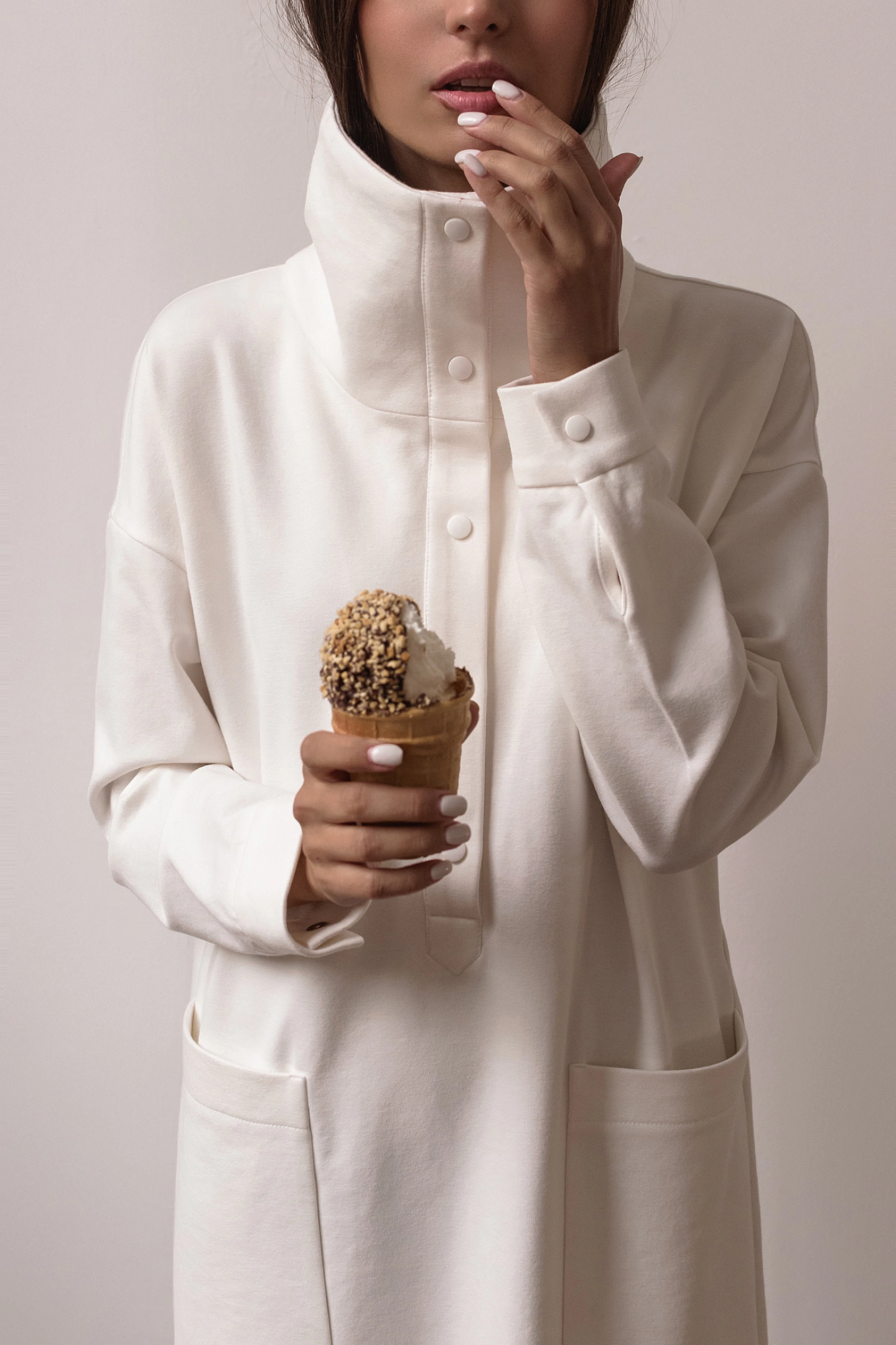 Платье  с высоким воротником стойка макси