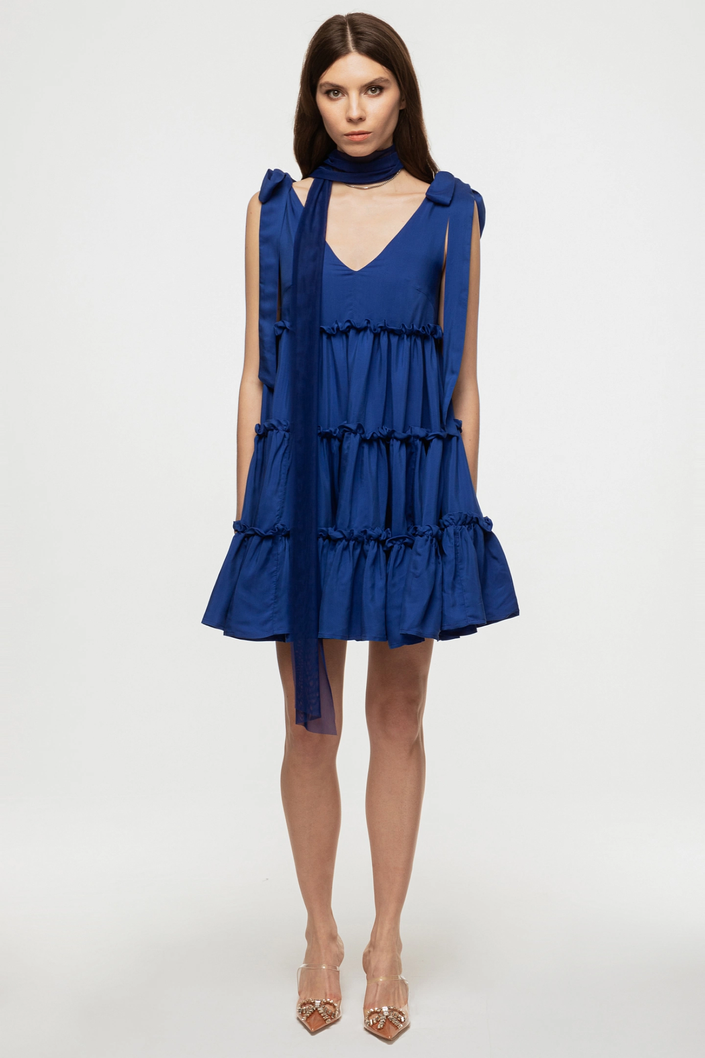 Сарафан с завязками на плечах мини