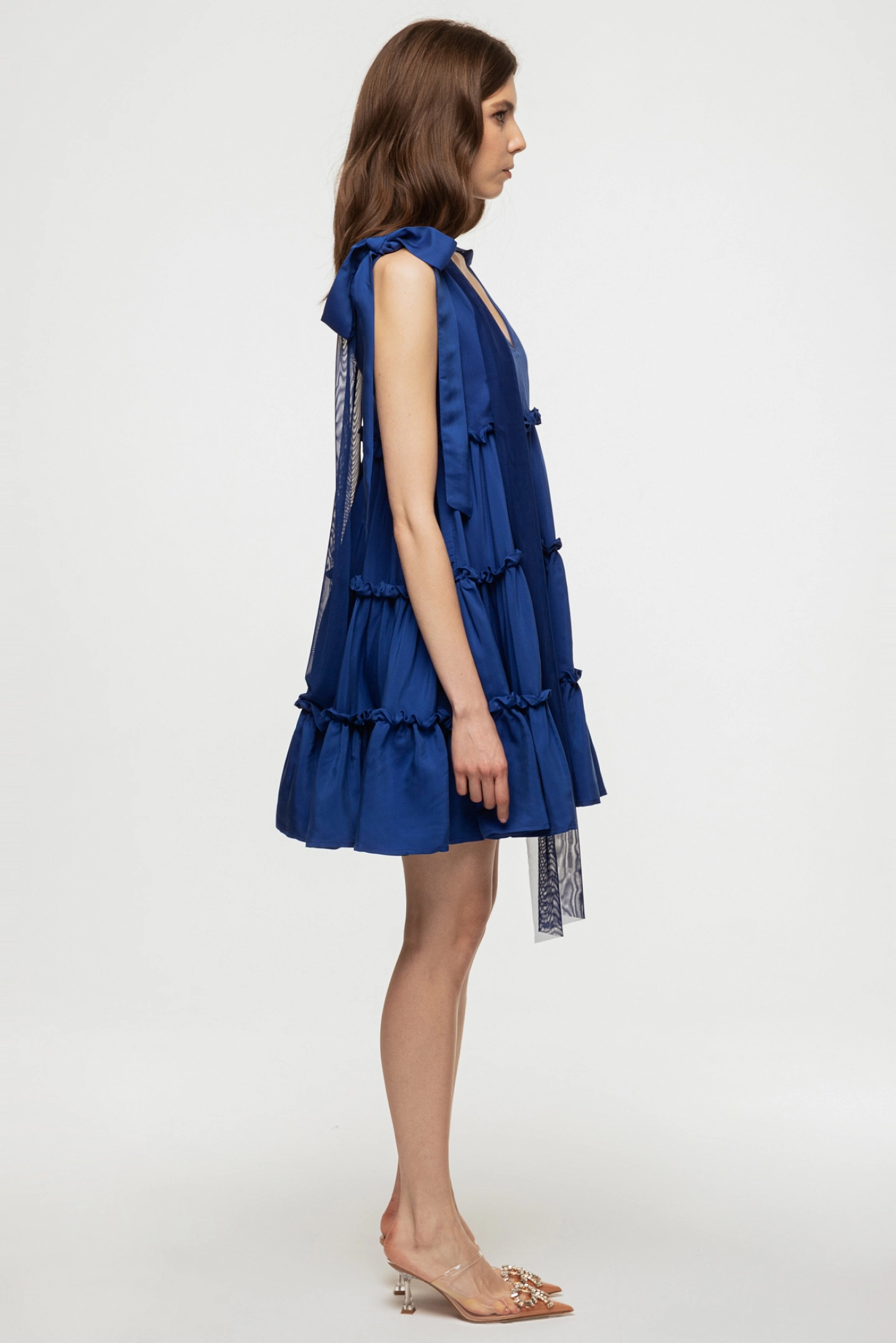 Сарафан с завязками на плечах мини