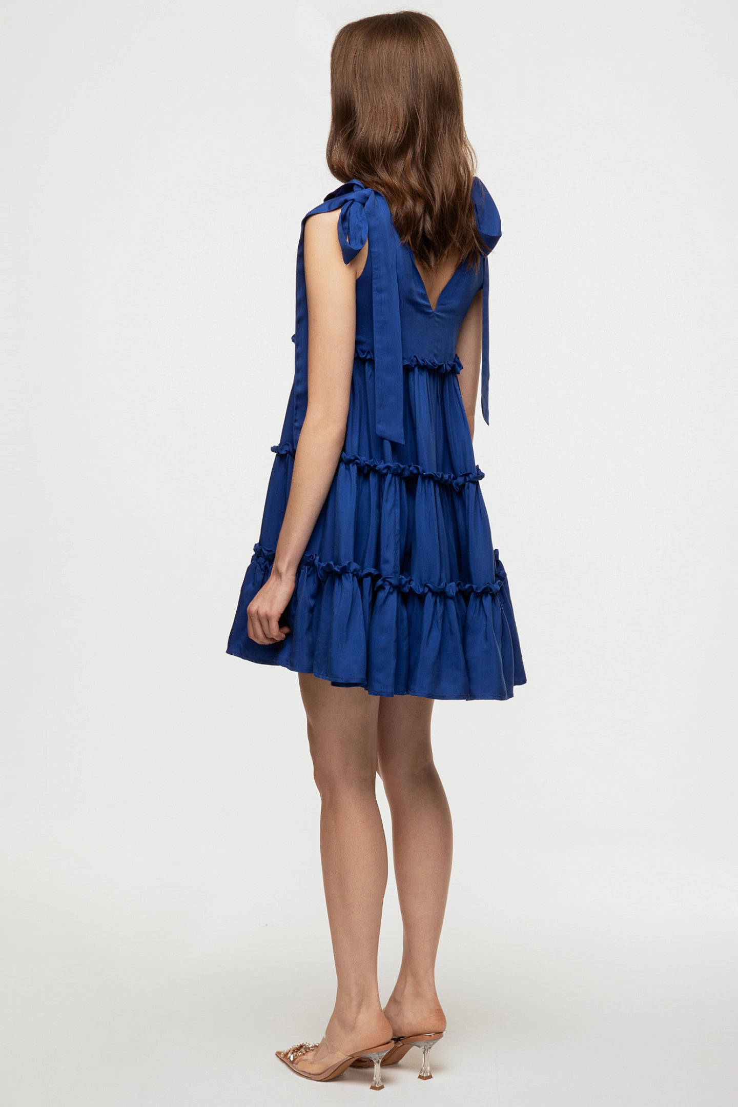 Сарафан с завязками на плечах мини