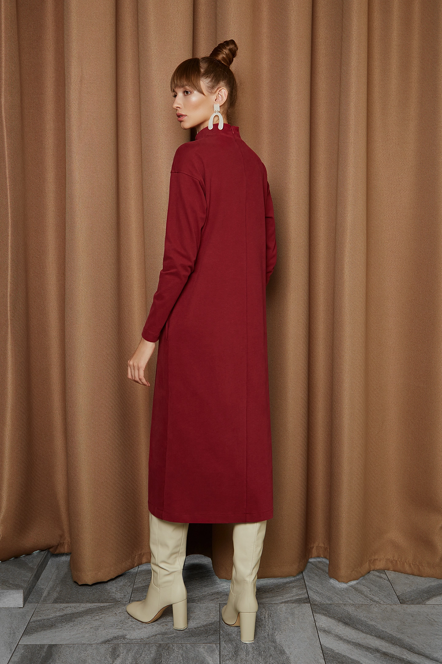 Платье прямого силуэта