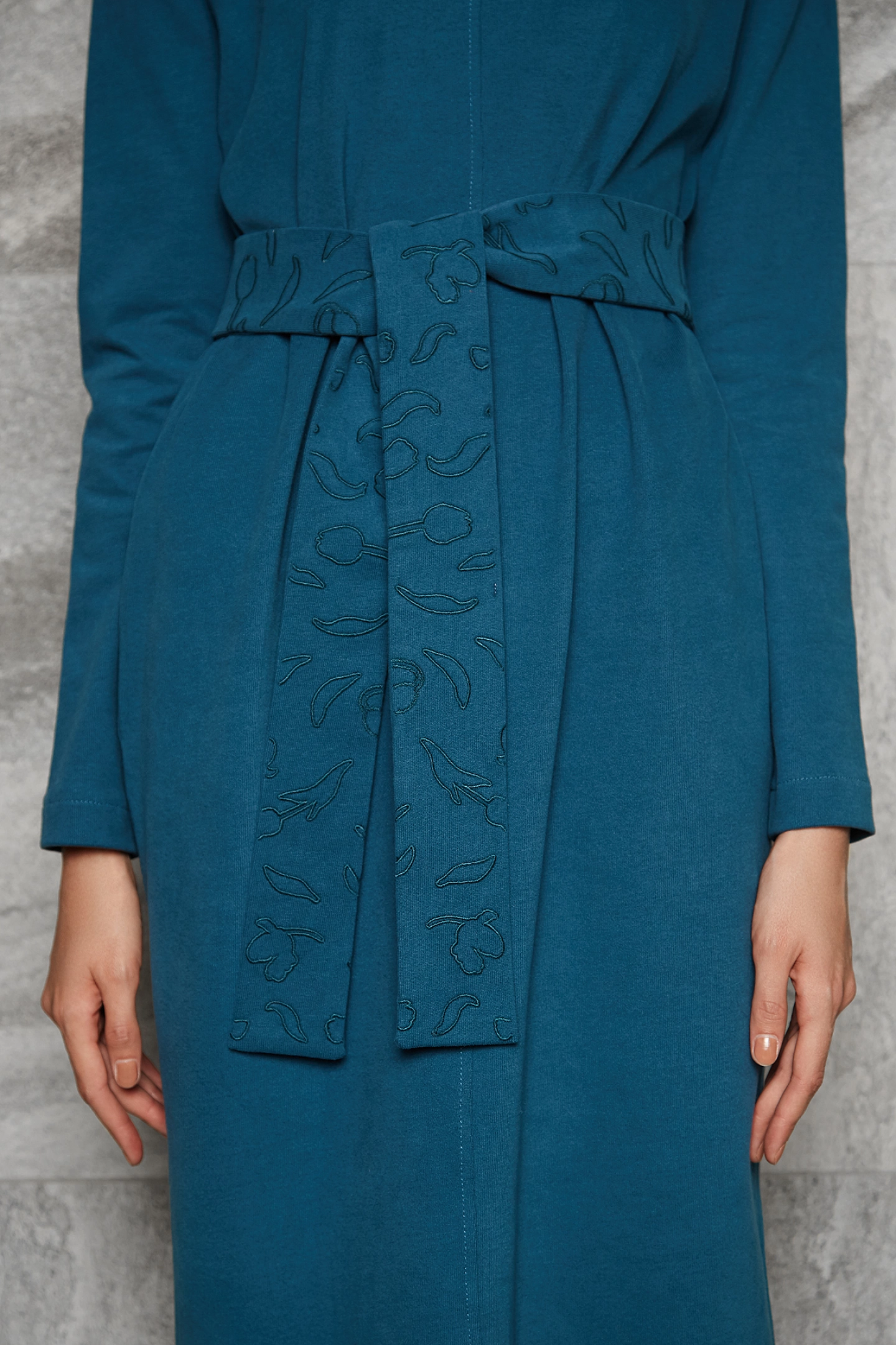 Платье прямого силуэта (с вышивкой на поясе)