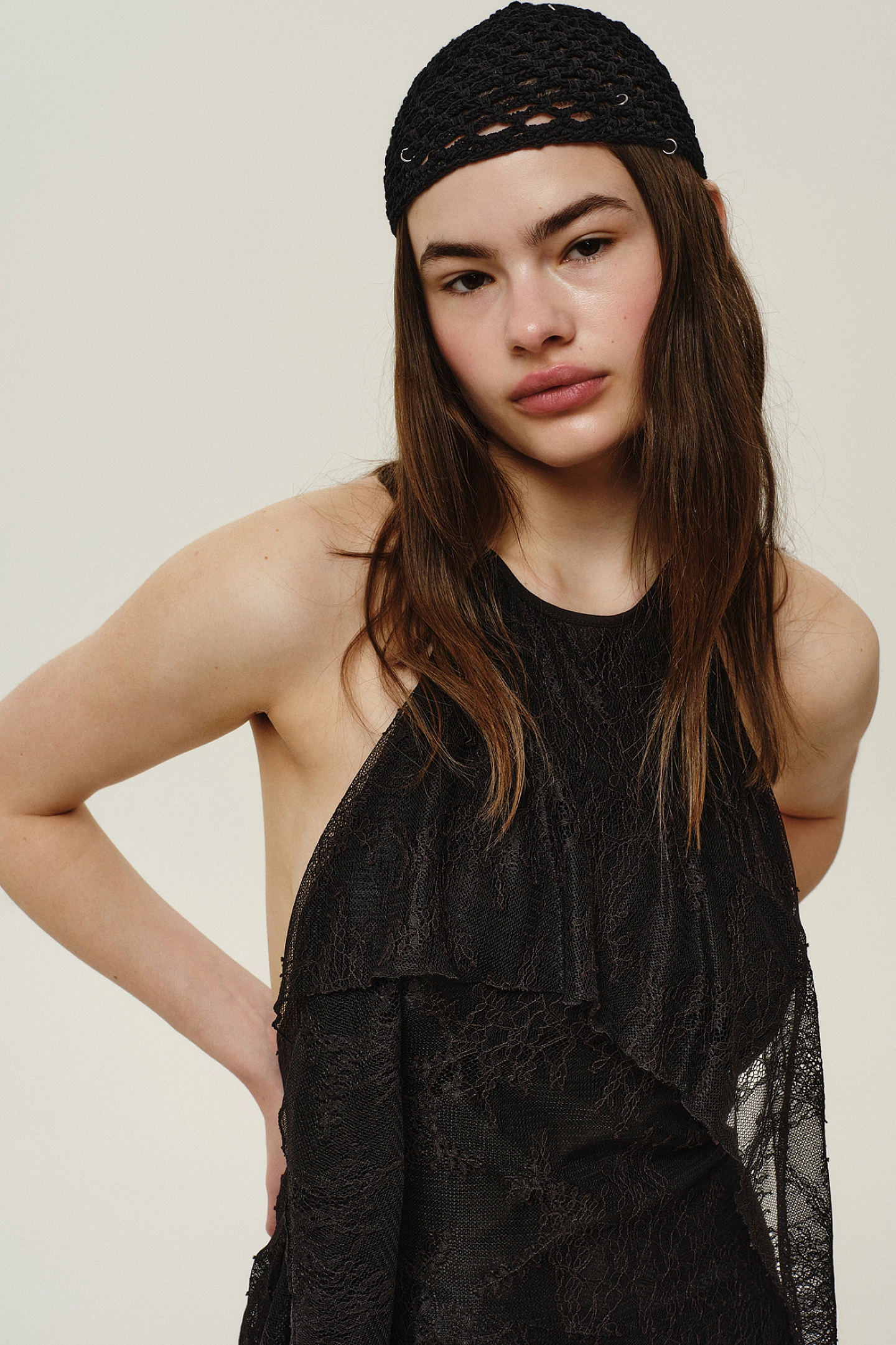 Платье с воланами из гипюра