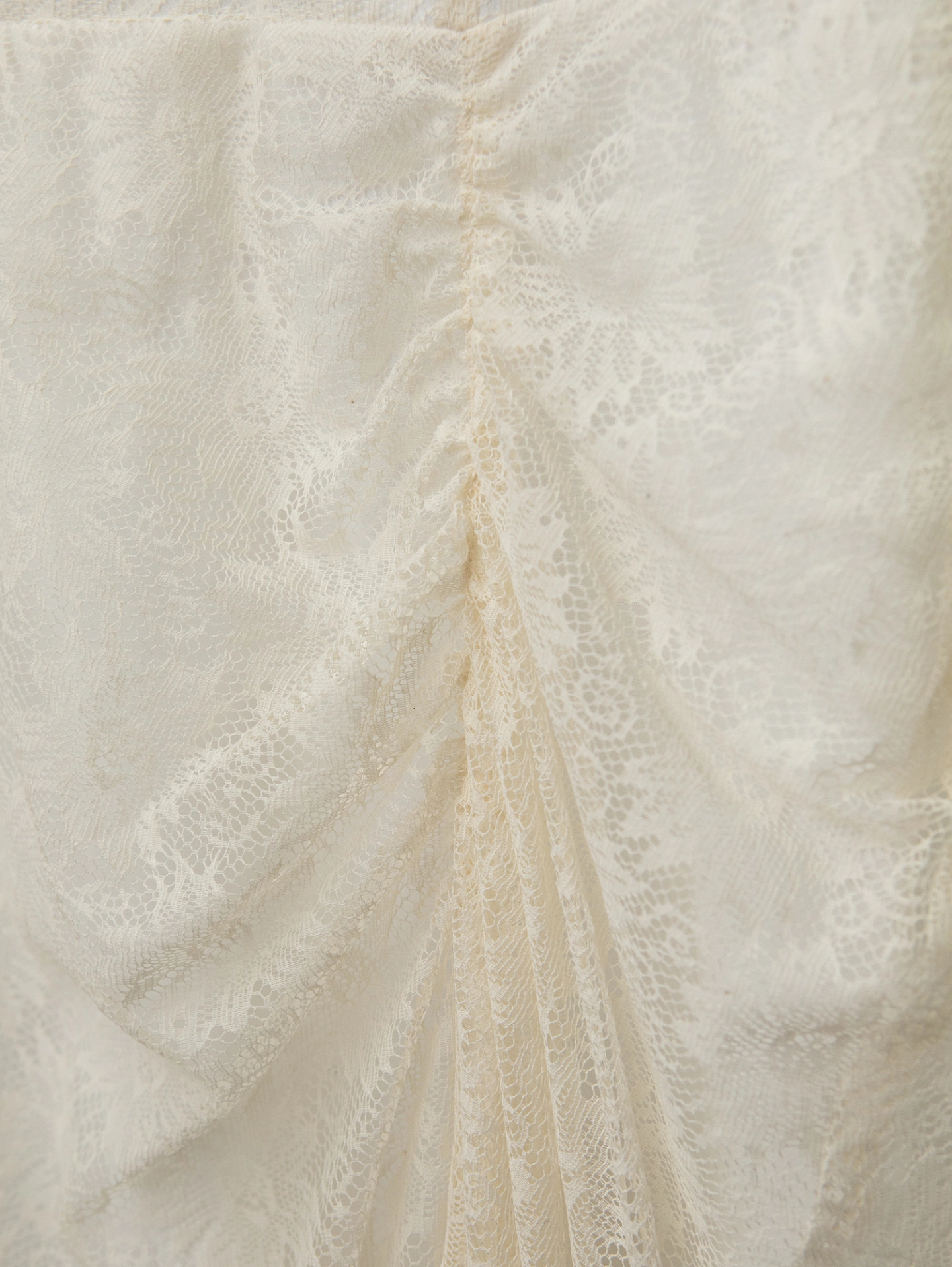 Платье с драпировкой на юбке