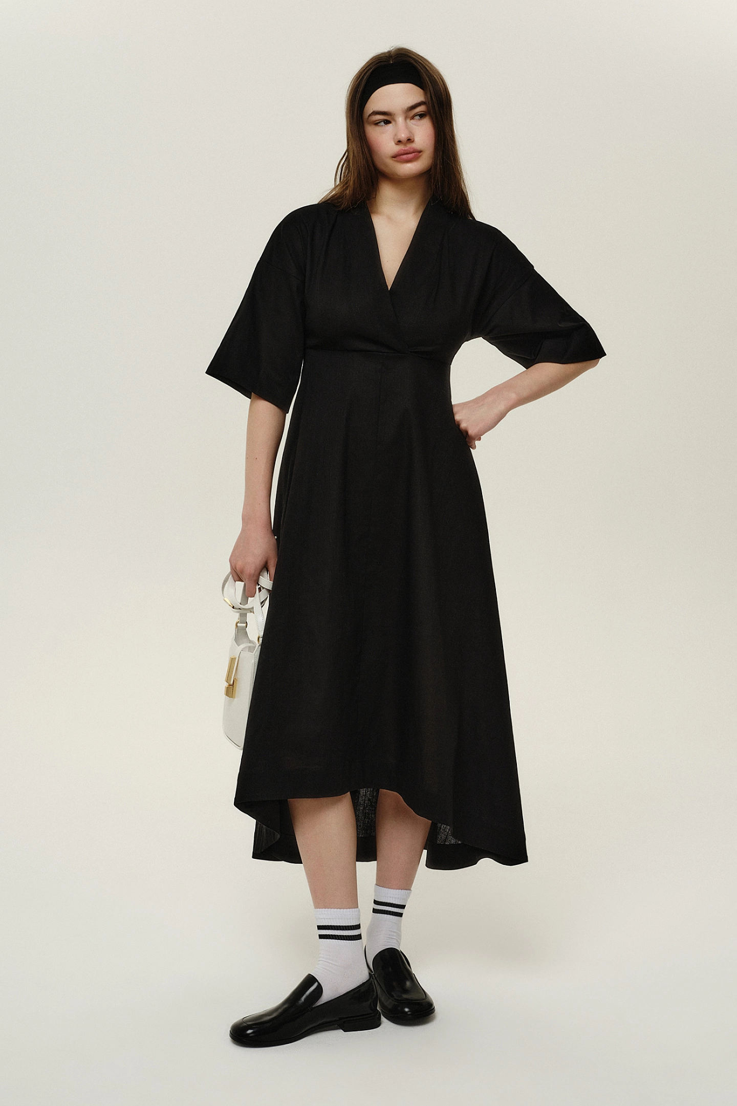 Платье с завышенной талией и широким рукавом