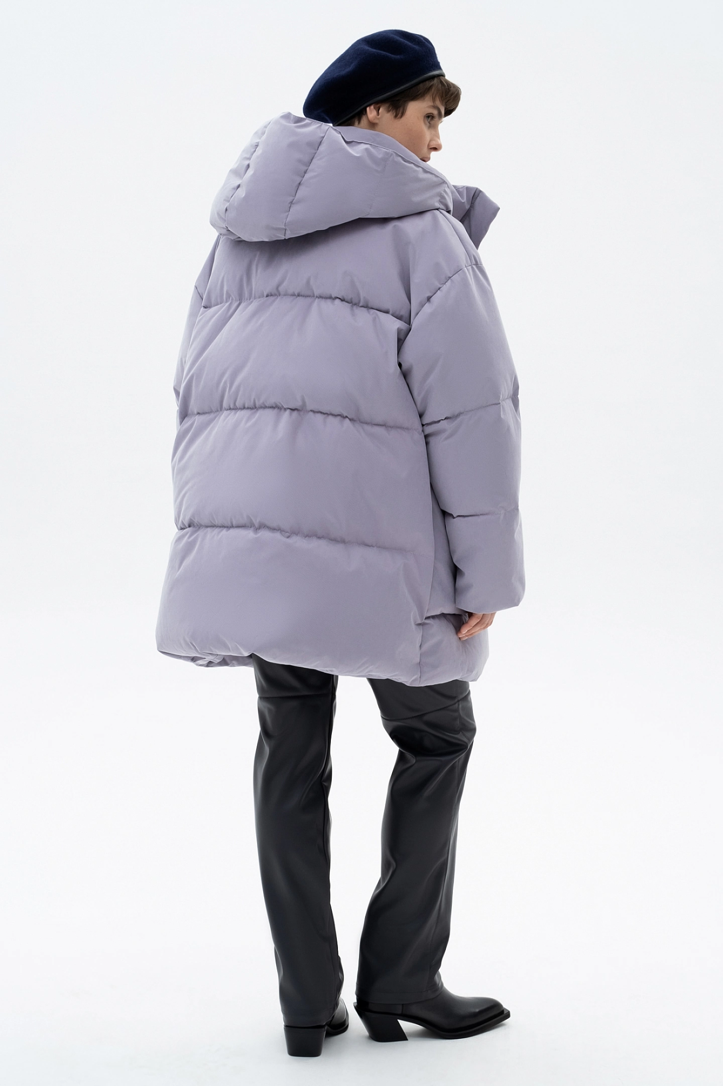 Loose-fitting down jacket