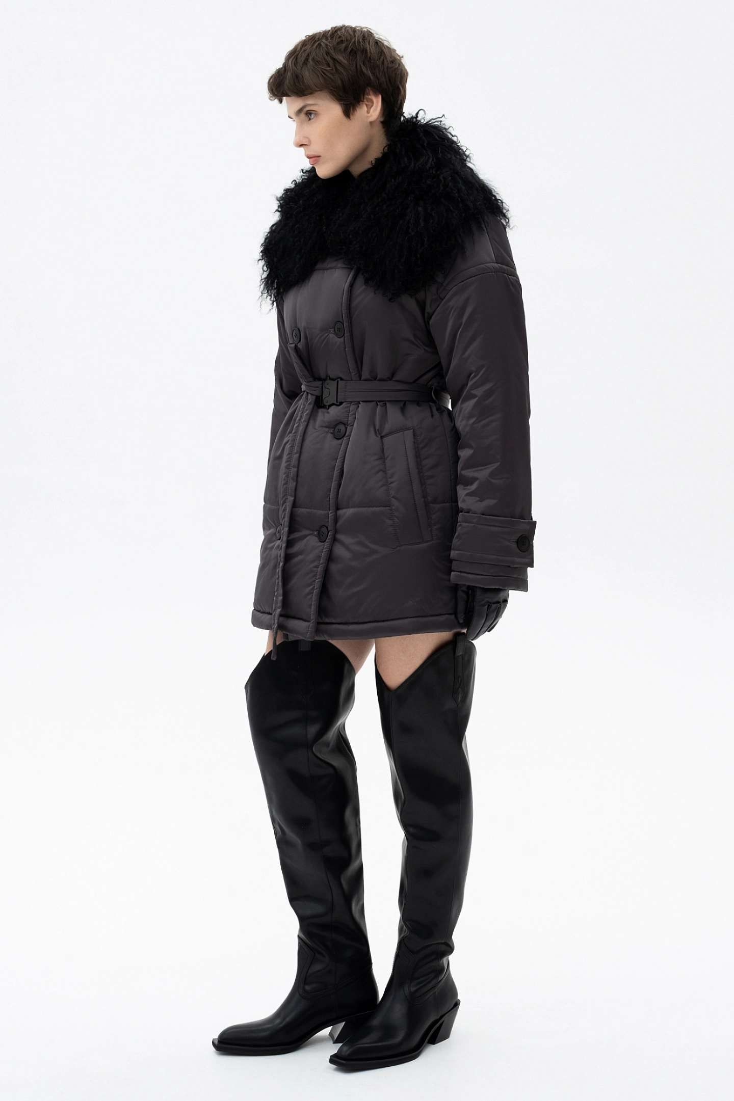 Пуховик стёганый со съёмным воротником укороченный