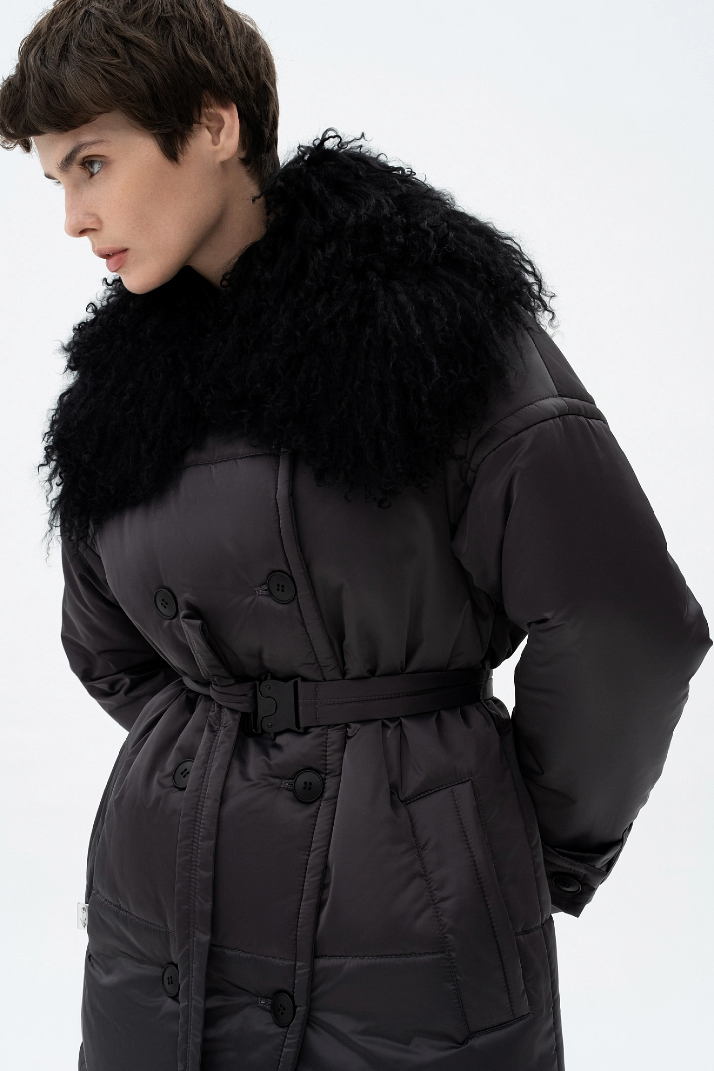 Пуховик стёганый со съёмным воротником укороченный