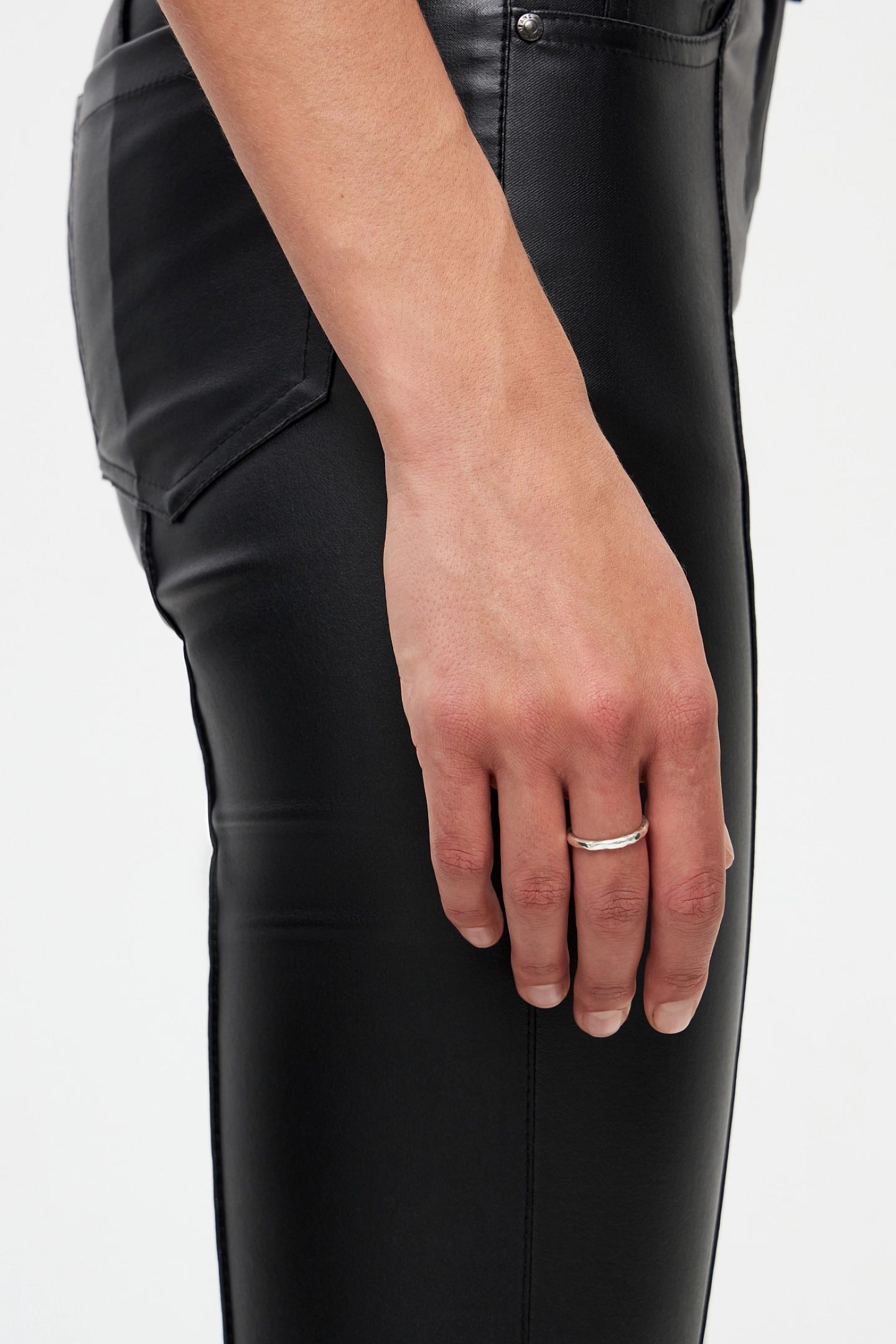 Thin ring