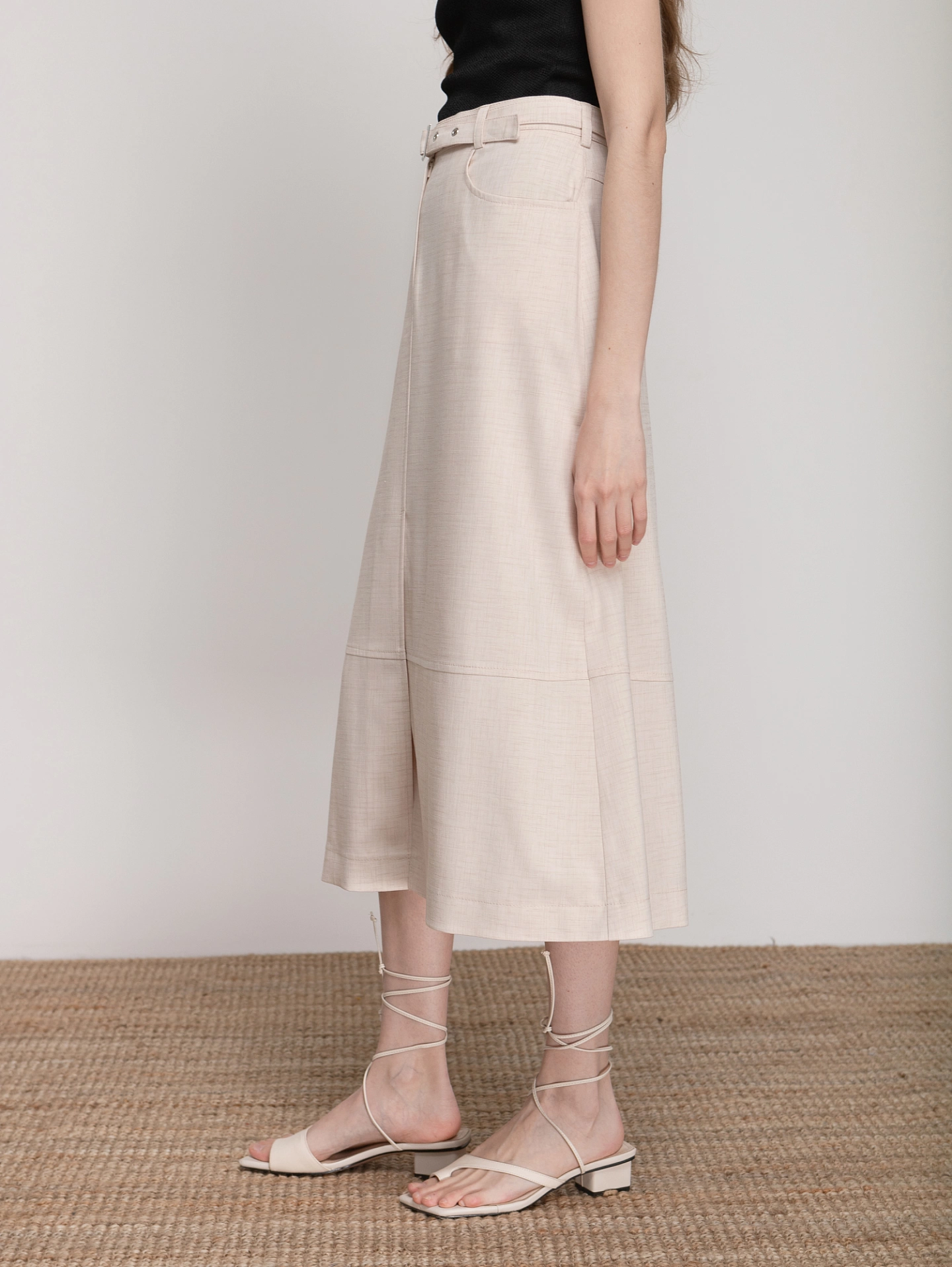 Юбка со шлицей спереди