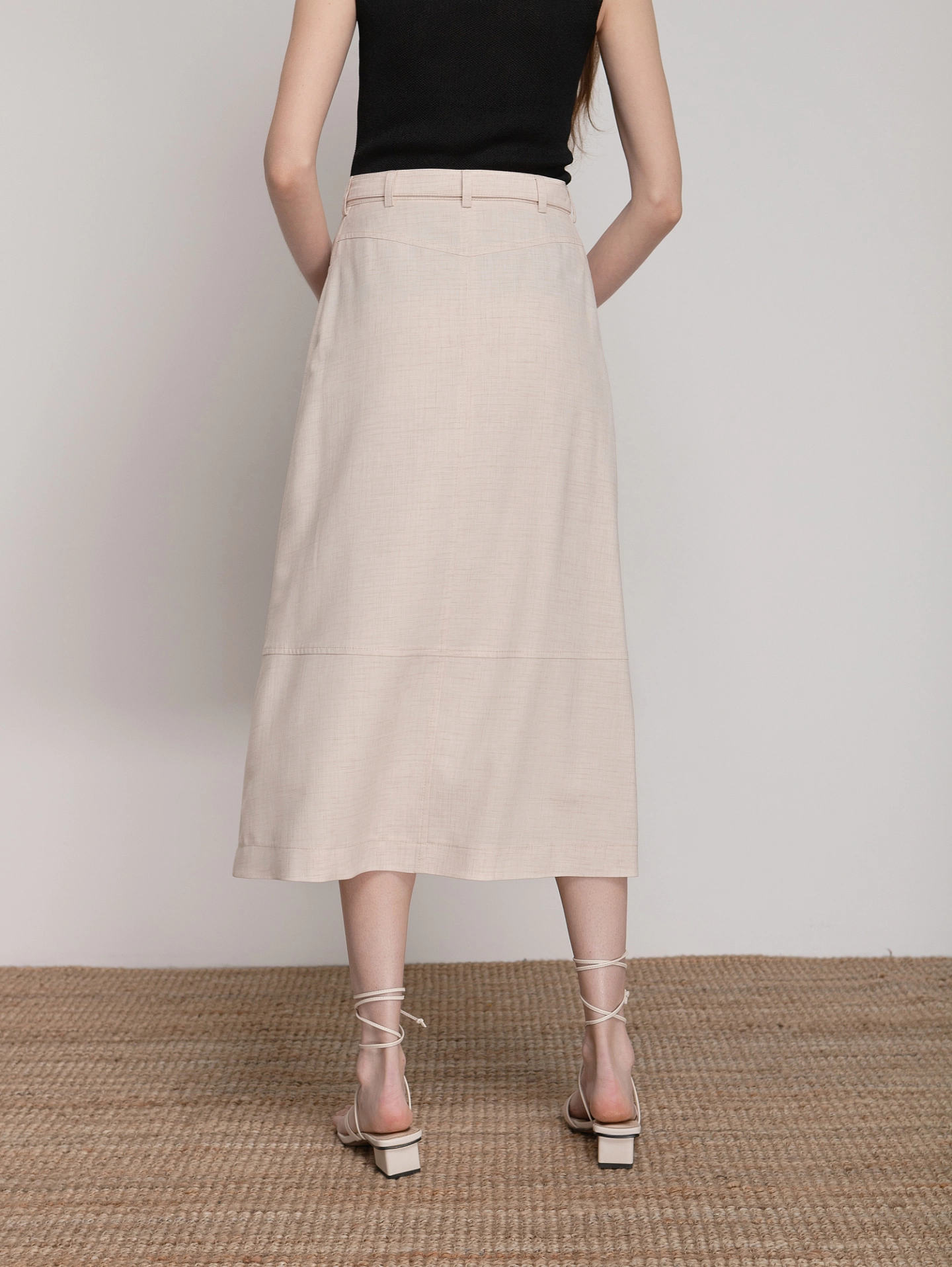 Юбка со шлицей спереди