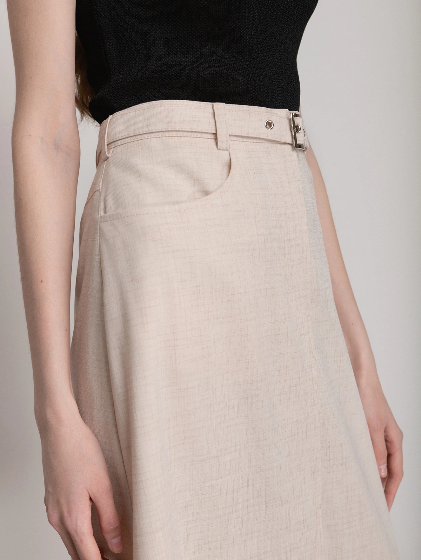 Юбка со шлицей спереди