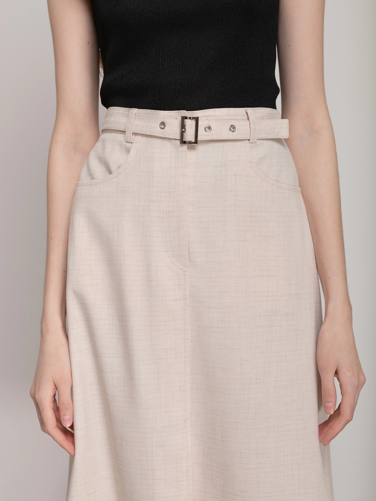 Юбка со шлицей спереди