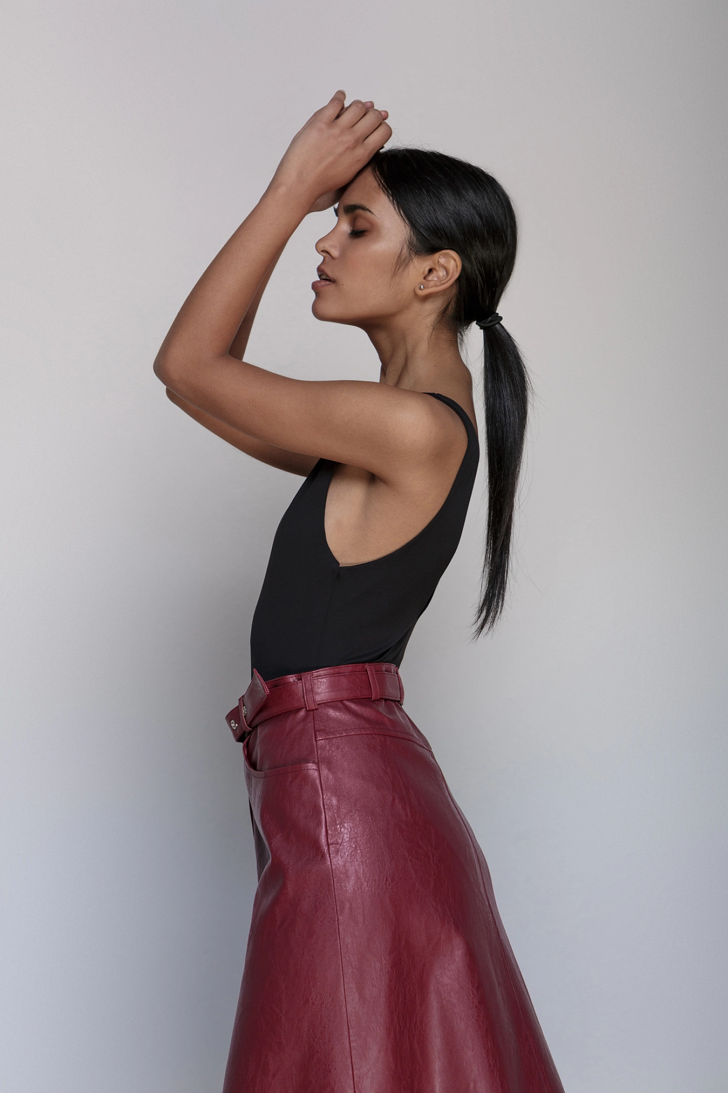 Юбка со шлицей спереди