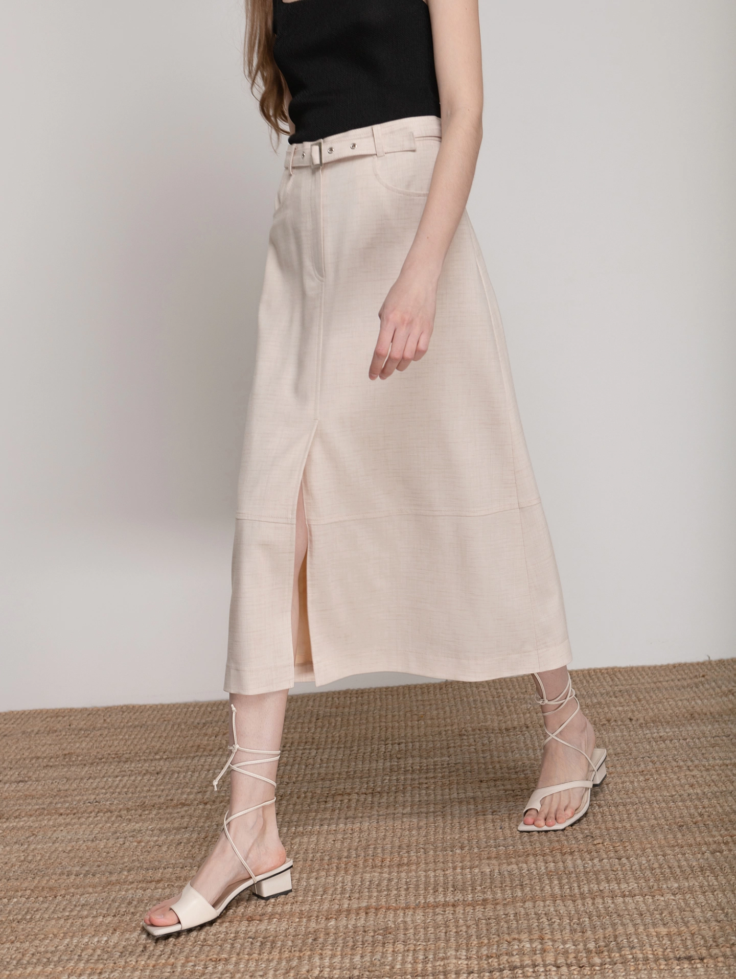 Юбка со шлицей спереди